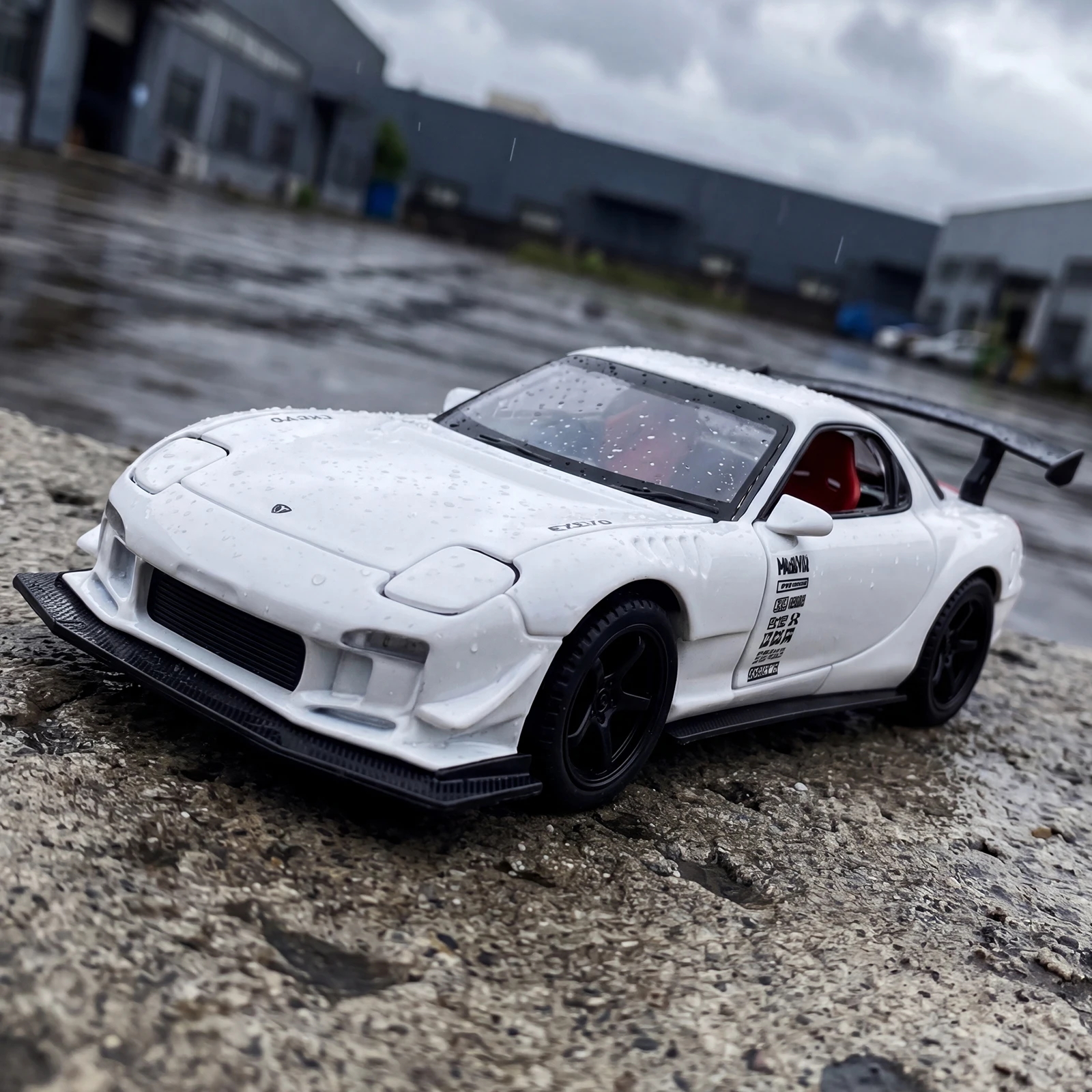1:32 RX-7 FD3S Sports Car Alloy Scale Model Diecast Metal Toy Vehicle Miniature Car Sound Light Children Toy Car Gift
1:32 RX-7 FD3S Sports Car Alloy Scale Model Diecast Metal Toy Vehicle Miniature Car Sound Light Children Toy Car Gift