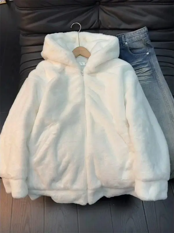 Thiened Fluffy Hooded Cotton Jaet Men's Winter Warm Cotton Coat American Vibe Couples Outerwear Casual Loose Fit Polyeste...
Thiened Fluffy Hooded Cotton Jaet Men's Winter Warm Cotton Coat American Vibe Couples Outerwear Casual Loose Fit Polyeste...