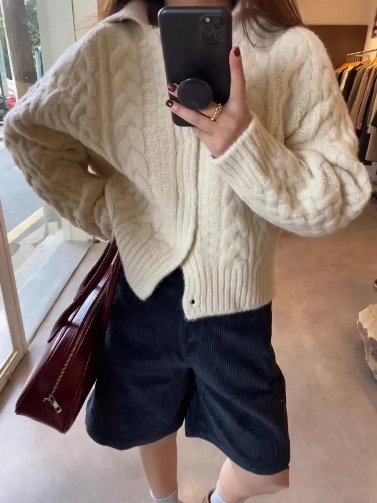 Polo Fried Dough Twists Knitted Sweater Women'S Autumn And Winter New Fashion Versatile Short Cardigan Top
Polo Fried Dough Twists Knitted Sweater Women'S Autumn And Winter New Fashion Versatile Short Cardigan Top