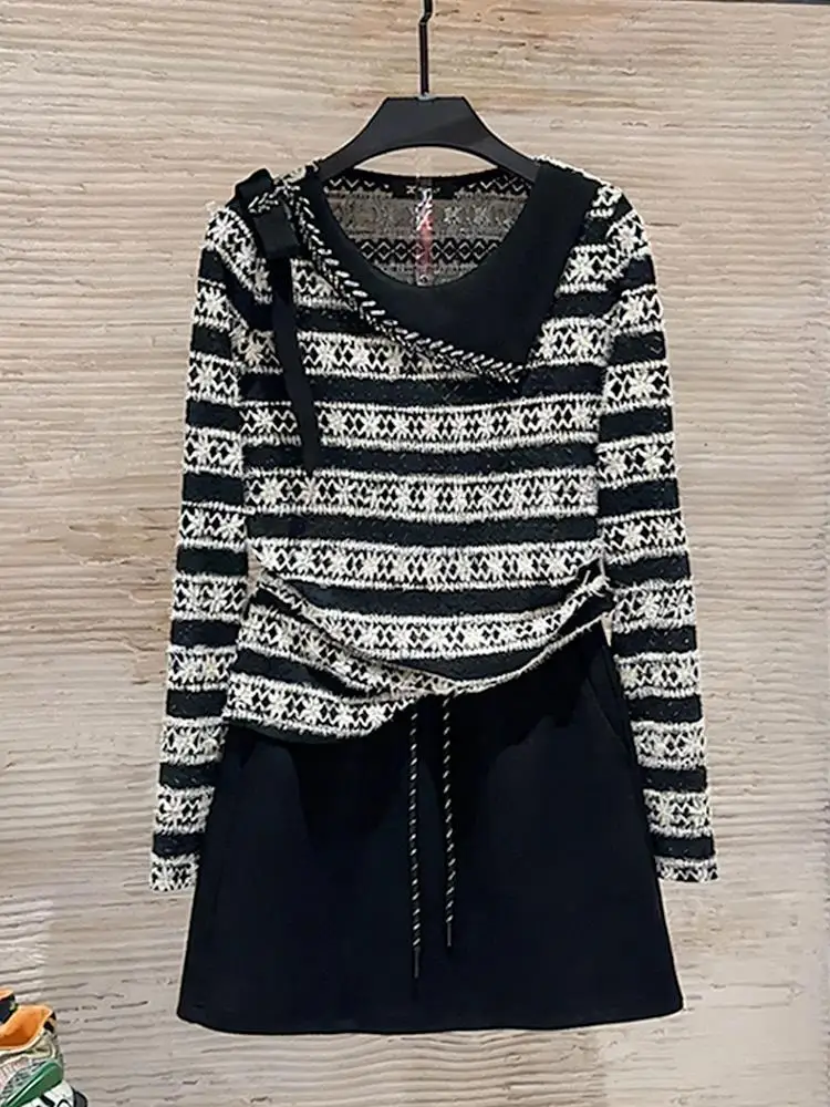 Winter 2025 Fashionable Korean Striped Top And Short Skirt Set Women's Clothing Three Vine Fiber Long Sleeve Shirt Two P...
Winter 2025 Fashionable Korean Striped Top And Short Skirt Set Women's Clothing Three Vine Fiber Long Sleeve Shirt Two P...
