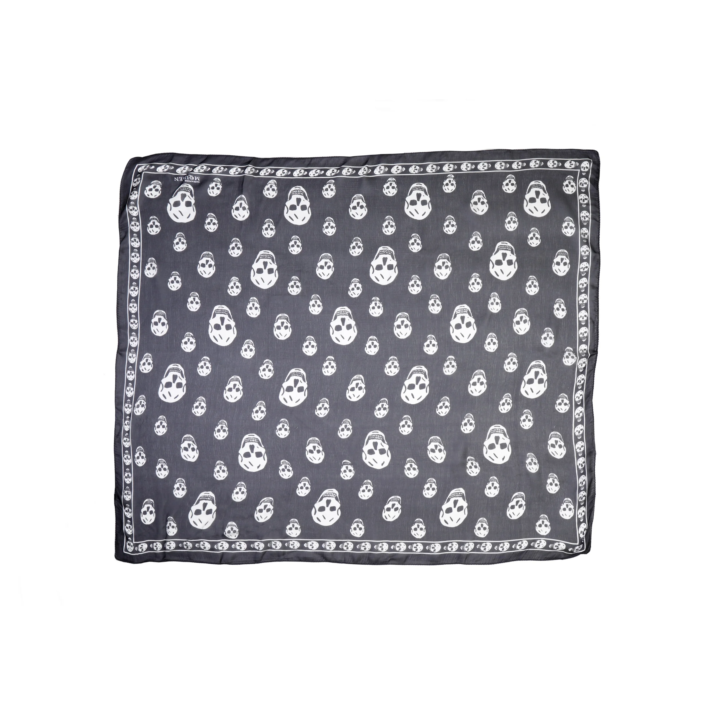 Alexander McQueen Classic Skull scarf 110640-3Q012-1078
Alexander McQueen Classic Skull scarf 110640-3Q012-1078