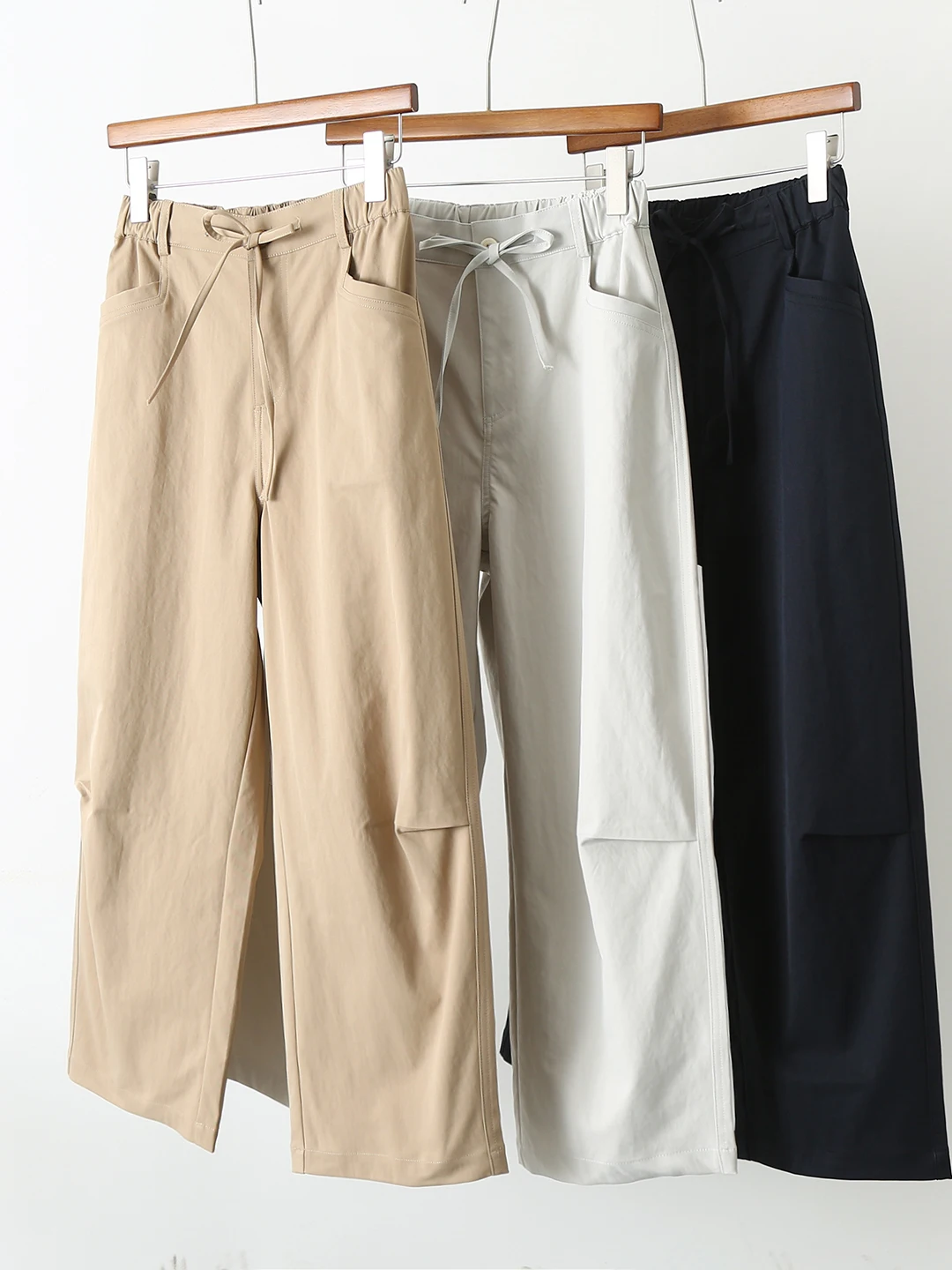 Casual Pure Color Pleated Wide Leg Pants Women's Straight Cut Trousers Drawstring Elastic Waist Workwear Style Polyester Fiber
Casual Pure Color Pleated Wide Leg Pants Women's Straight Cut Trousers Drawstring Elastic Waist Workwear Style Polyester Fiber