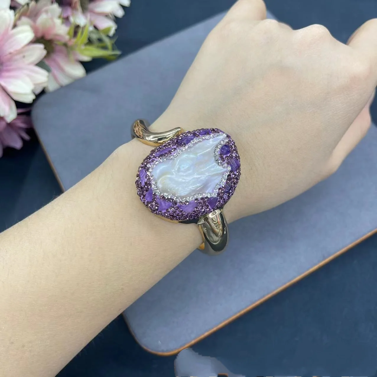 Комплект ювелирных изделий в винтажном стиле, ожерелье, серьги, кольцо, браслет, натуральный барокко, нерегулярный жемчуг, аметист, инкрустированный, элегантная женская мода
Комплект ювелирных изделий в винтажном стиле, ожерелье, серьги, кольцо, браслет, натуральный барокко, нерегулярный жемчуг, аметист, инкрустированный, элегантная женская мода