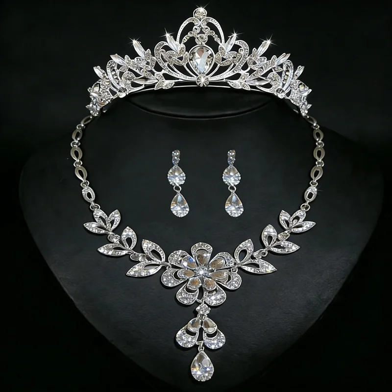 Роскошный комплект украшений со стразами: ожерелье, серьги, повязка для волос для невесты, свадебные ювелирные наборы, ожерелья с цветочными подвесками, серьги для вечеринок и банкетов B
Роскошный комплект украшений со стразами: ожерелье, серьги, повязка для волос для невесты, свадебные ювелирные наборы, ожерелья с цветочными подвесками, серьги для вечеринок и банкетов B