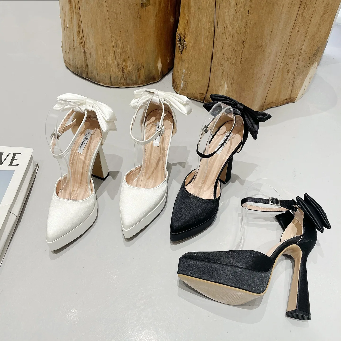 2025 Summer New High Heels Women Fashion Satin Face High Heel Sandals Bow One Word Buckle Pointed Toe Thick Heel Women's Shoes
2025 Summer New High Heels Women Fashion Satin Face High Heel Sandals Bow One Word Buckle Pointed Toe Thick Heel Women's Shoes