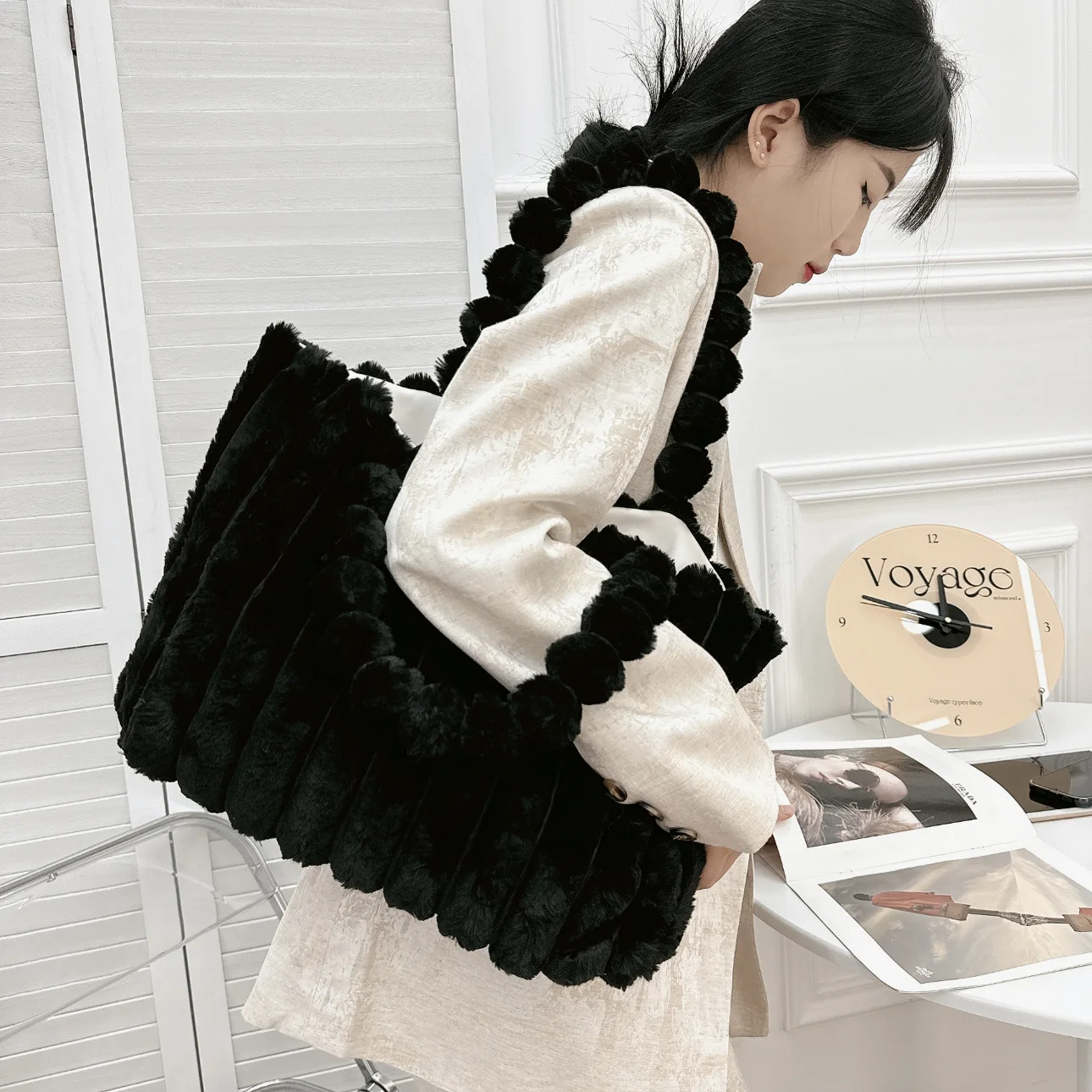 Fashion Tote Bags For Women Winter Large Capacity Warm Shopping Purse Plush Handbags Faux Fur Shoulder Bags Soft Fluffy Handbag
Fashion Tote Bags For Women Winter Large Capacity Warm Shopping Purse Plush Handbags Faux Fur Shoulder Bags Soft Fluffy Handbag