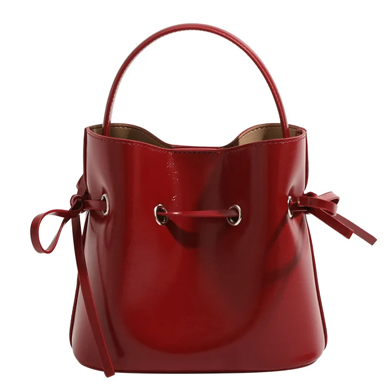 Новинка 2024 года, милая и универсальная женская сумка-ведро, простая женская сумка с галстуком-бабочкой на шнурке, сумки через плечо из мягкой искусственной кожи
Новинка 2024 года, милая и универсальная женская сумка-ведро, простая женская сумка с галстуком-бабочкой на шнурке, сумки через плечо из мягкой искусственной кожи
