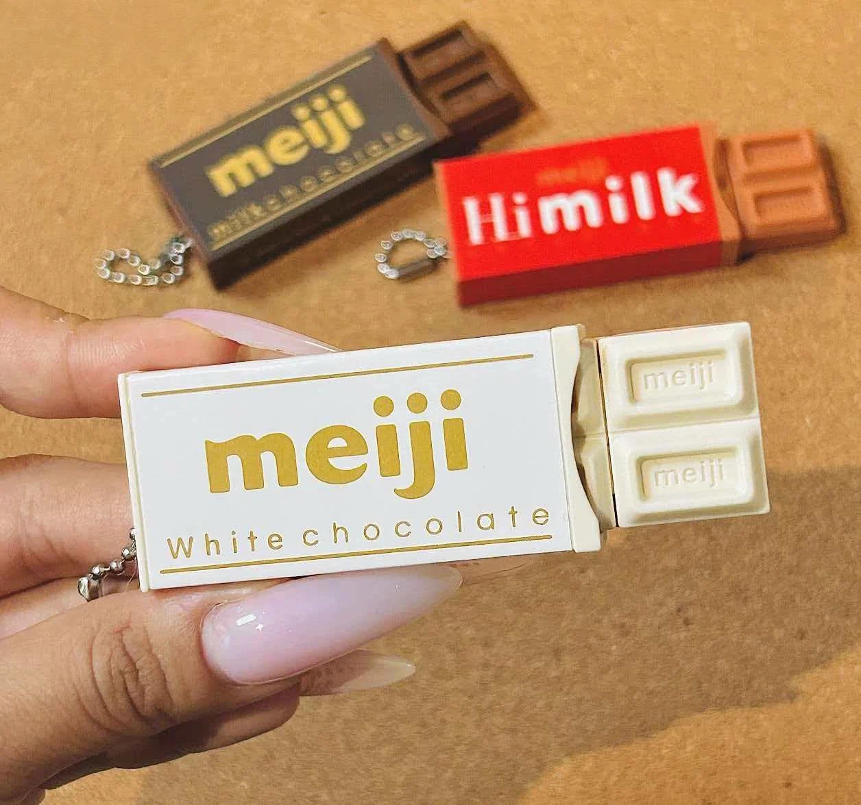 New In Stock Hot Japanese Style Simulated Meiji Chocolate Fidget Toy Bendable Snap Stress Relief Keychain Pendant Creative Gift
New In Stock Hot Japanese Style Simulated Meiji Chocolate Fidget Toy Bendable Snap Stress Relief Keychain Pendant Creative Gift
