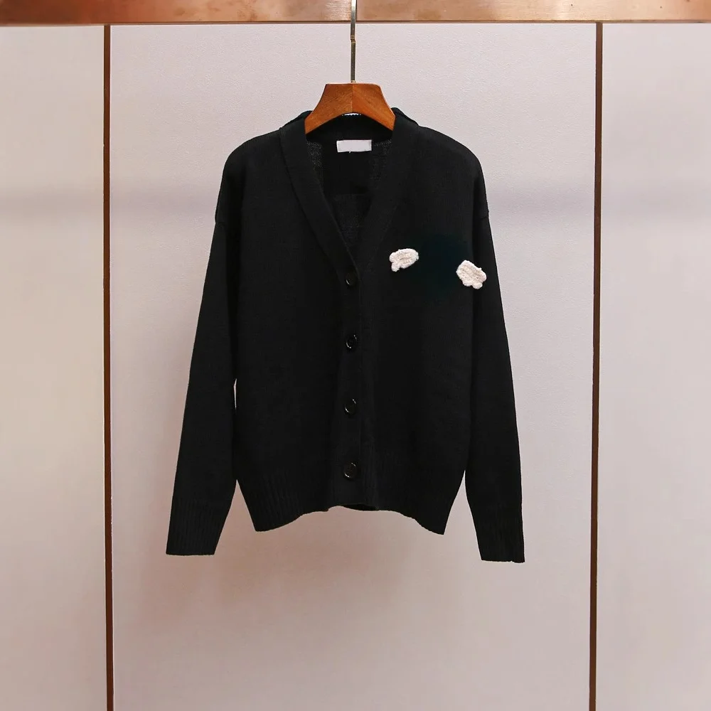 Masande Autumn New Korean Sle College Wind Simple Love Embroidery V-ne Knitted Open Cardigan Women's Faion Outerwear
Masande Autumn New Korean Sle College Wind Simple Love Embroidery V-ne Knitted Open Cardigan Women's Faion Outerwear