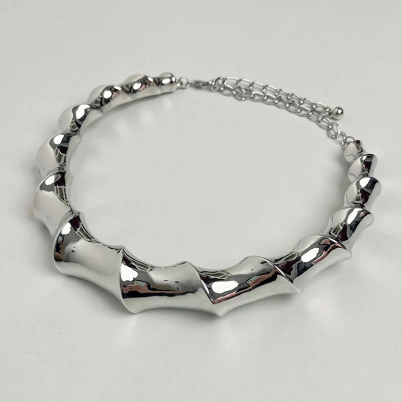 Luxury Retro Titanium Necklace European And American Fashion Personality Twisted Metal Design for Stylish Individuals
Luxury Retro Titanium Necklace European And American Fashion Personality Twisted Metal Design for Stylish Individuals