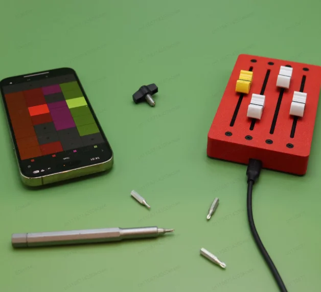 4-канальный MIDI-контроллер с фейдерами и функцией CC-контроля
4-канальный MIDI-контроллер с фейдерами и функцией CC-контроля
