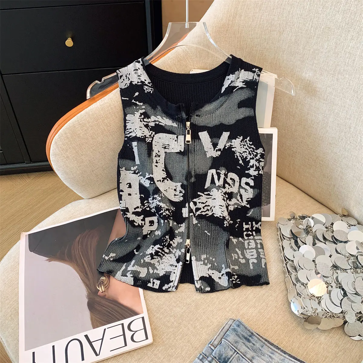 Gagarich American Retro Letter Sleeveless Knitted Tank Top Women Summer New Style Spicy Girl Color Blocked Zipper Short Bottom
Gagarich American Retro Letter Sleeveless Knitted Tank Top Women Summer New Style Spicy Girl Color Blocked Zipper Short Bottom