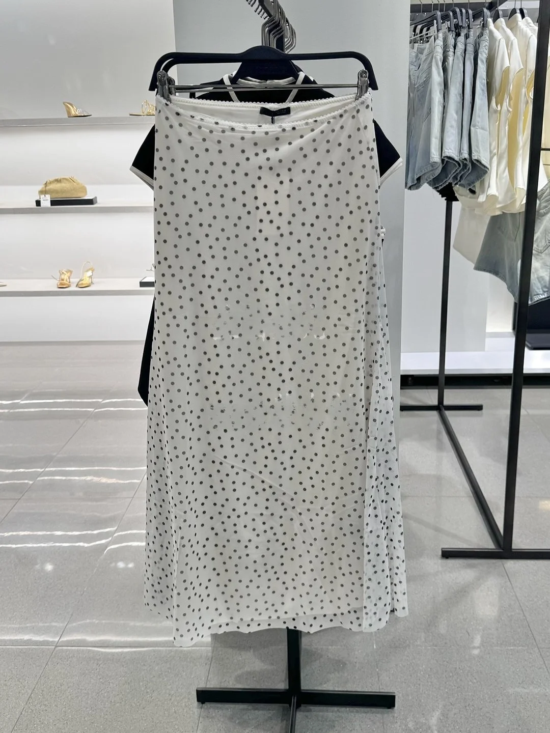 Fashionable Polka Dot Silk Net Half Skirt Elastic mid Waist Women's New Summer 2026 Elegant Versatile Skirt for Ladies
Fashionable Polka Dot Silk Net Half Skirt Elastic mid Waist Women's New Summer 2026 Elegant Versatile Skirt for Ladies