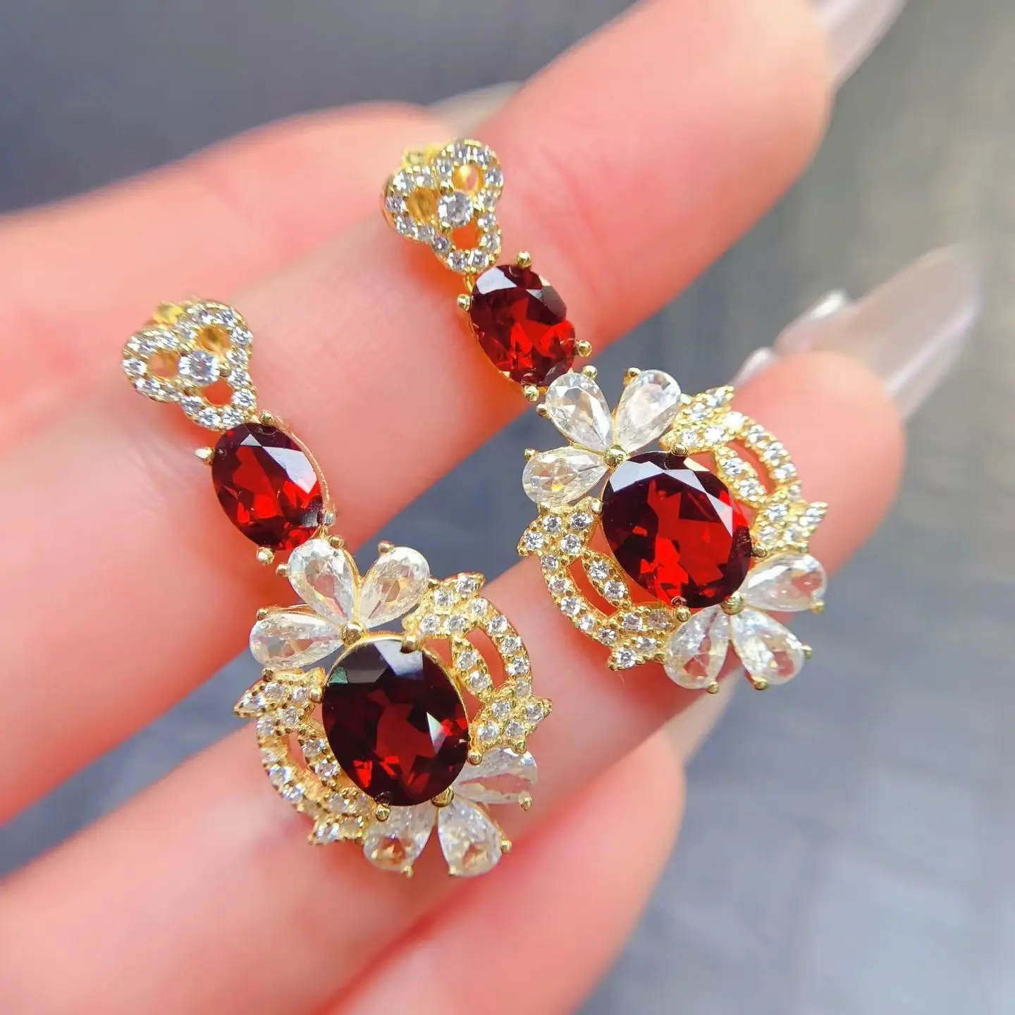 Роскошные серьги-капли из серебра 925 пробы, серьги с натуральным гранатом, 5 мм * 7 мм, 7 мм * 9 мм, 4,4 карата, серьга с гранатом и сертификатом
Роскошные серьги-капли из серебра 925 пробы, серьги с натуральным гранатом, 5 мм * 7 мм, 7 мм * 9 мм, 4,4 карата, серьга с гранатом и сертификатом