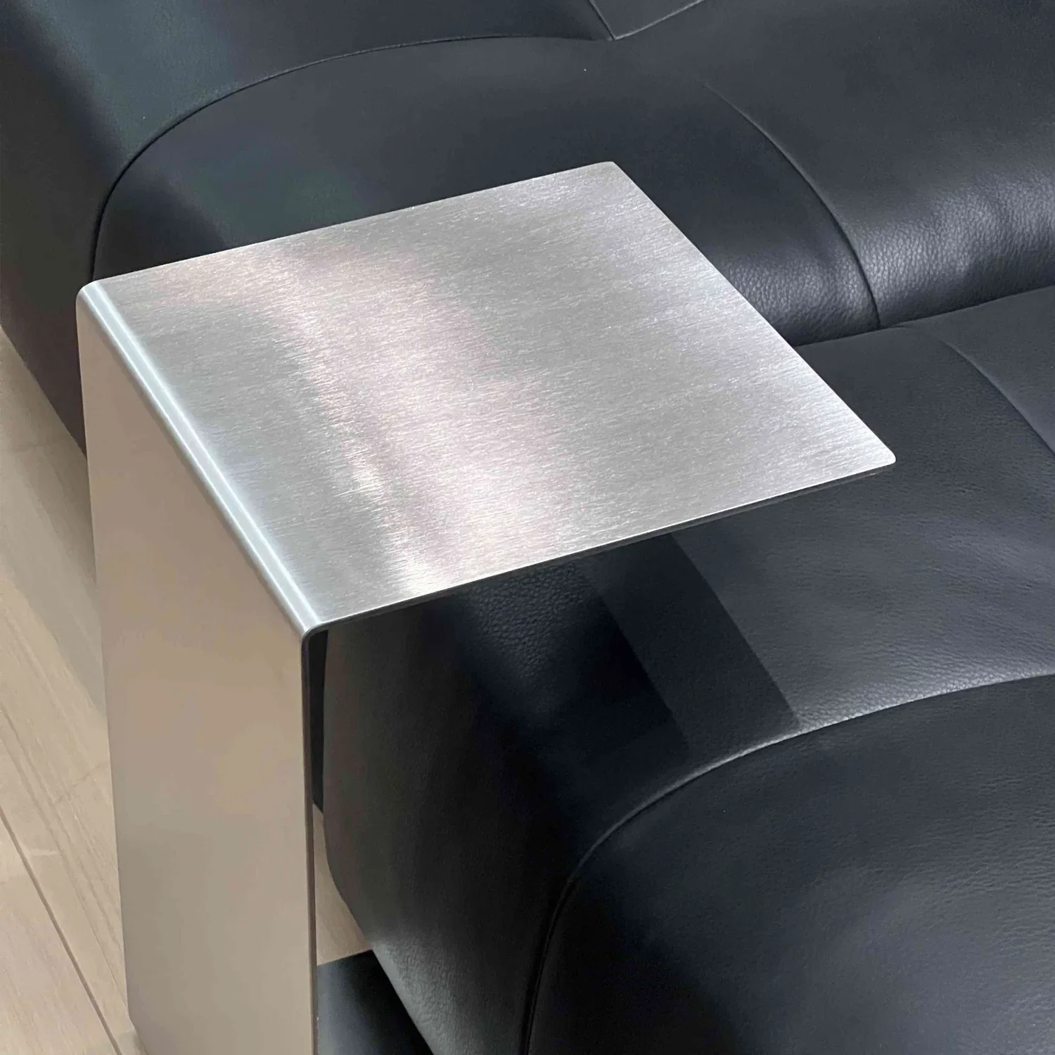 TQH7.2 Italian minimalist brushed stainless steel C-type side table light luxury living room sofa corner table small apartment
TQH7.2 Italian minimalist brushed stainless steel C-type side table light luxury living room sofa corner table small apartment