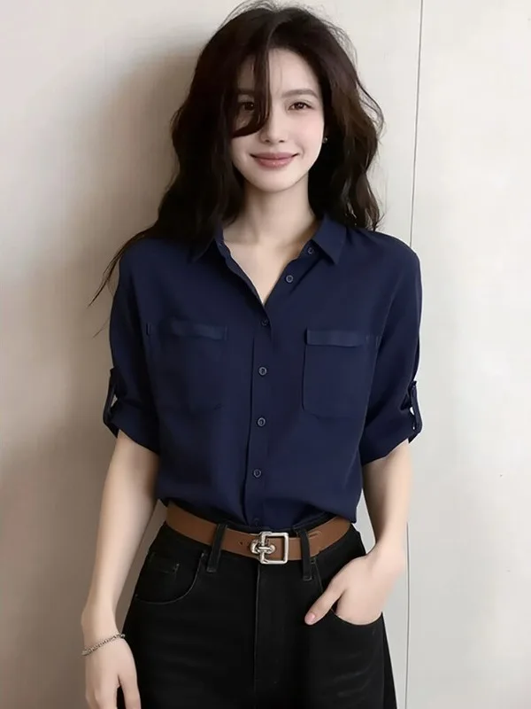 Elegant Dark Blue V-Neck Short Sleeve Shirt Women's Summer New plus Size Big MM Old Money Style Top Korean Version Loose Fit
Elegant Dark Blue V-Neck Short Sleeve Shirt Women's Summer New plus Size Big MM Old Money Style Top Korean Version Loose Fit