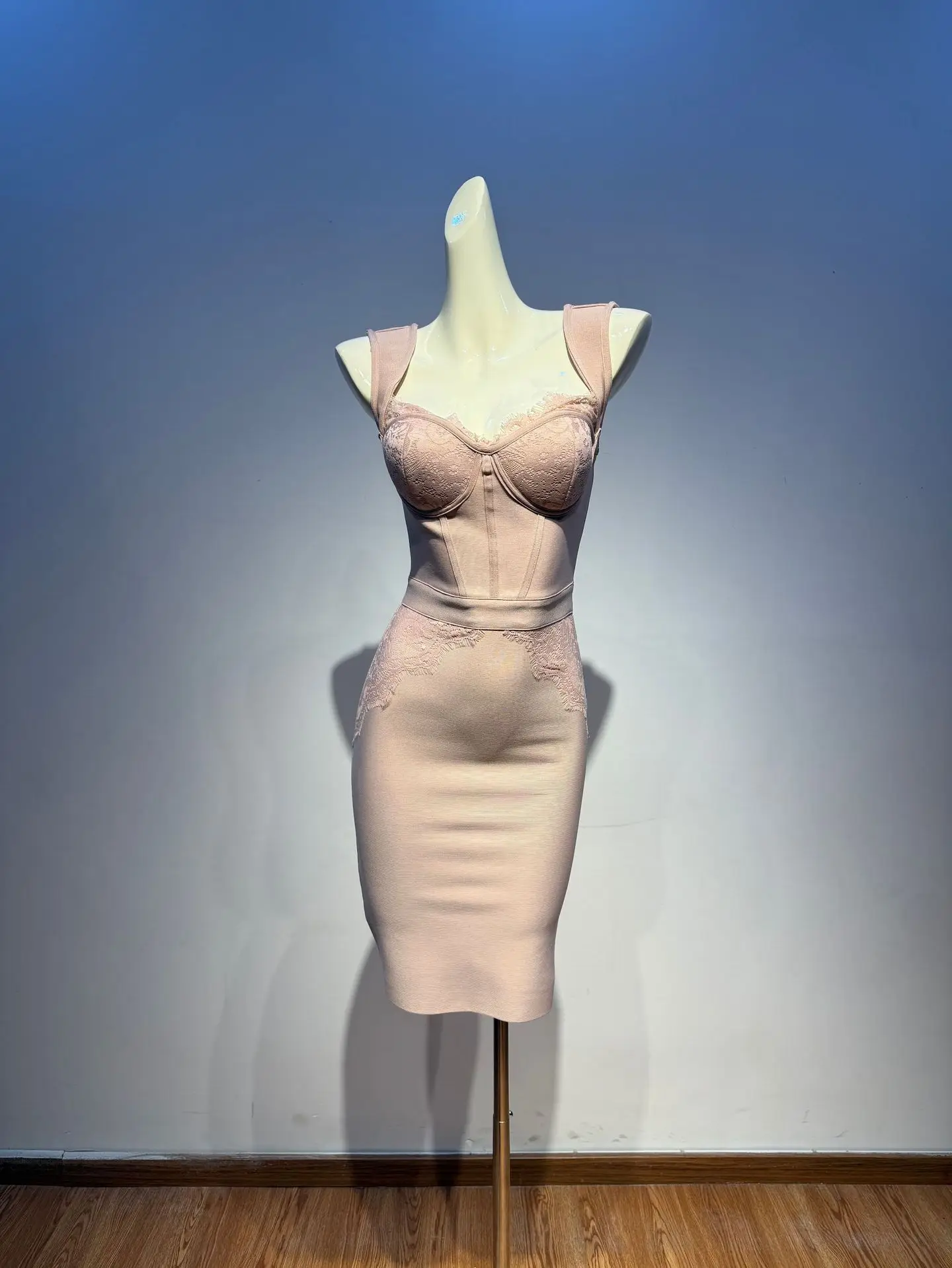 2026 Women Sexy Luxury Sleeveless V Neck Lace Green Midi Bodycon Dress Party Costume Bar Nightclub Stage Performance Clothing
2026 Women Sexy Luxury Sleeveless V Neck Lace Green Midi Bodycon Dress Party Costume Bar Nightclub Stage Performance Clothing