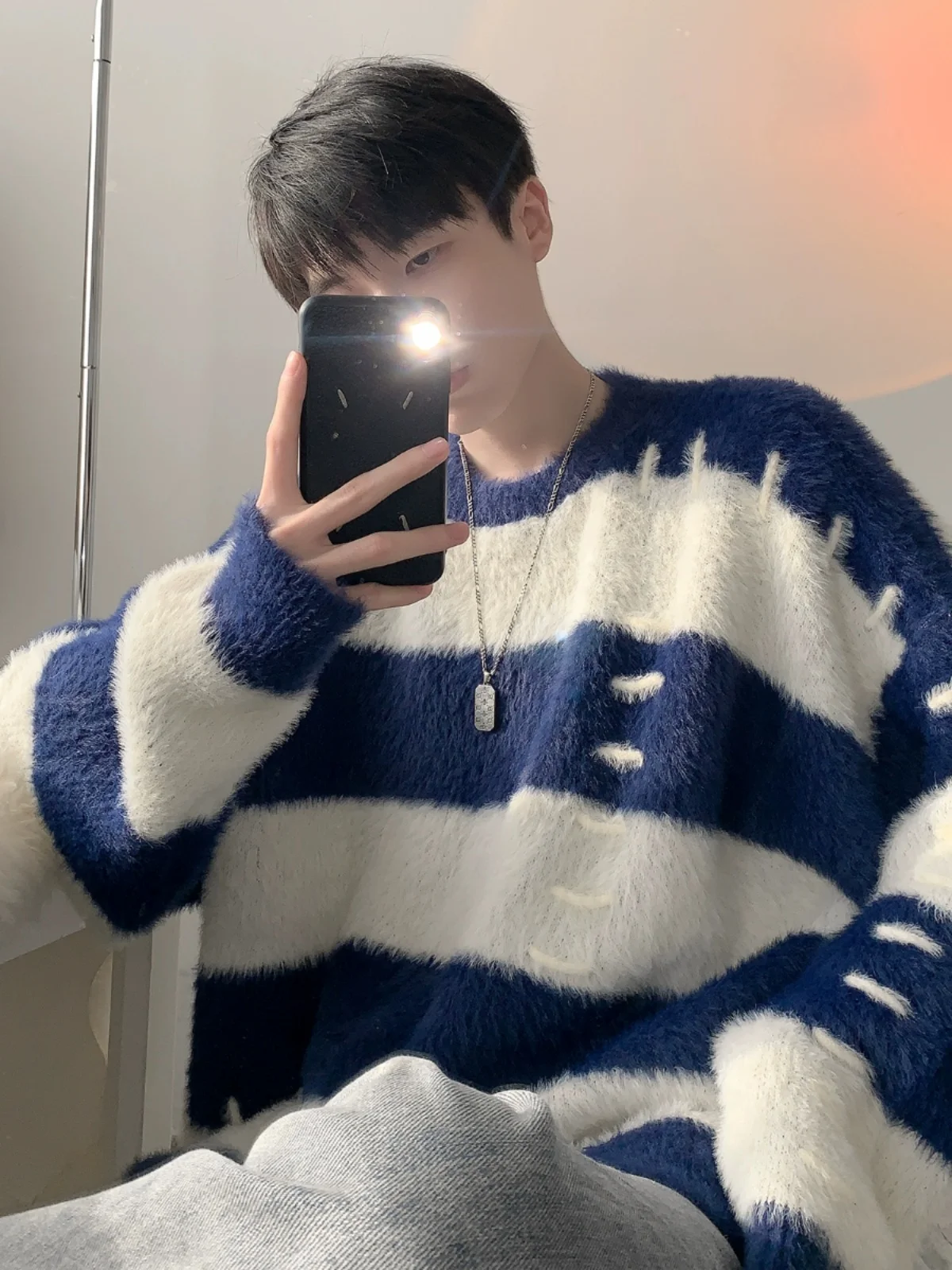 Мягкий вязаный свитер из кашемира 2024: Мужской полосатый свитер с цветовыми блоками, повседневный, с длинным рукавом, круглым вырезом, свободного кроя
Мягкий вязаный свитер из кашемира 2024: Мужской полосатый свитер с цветовыми блоками, повседневный, с длинным рукавом, круглым вырезом, свободного кроя