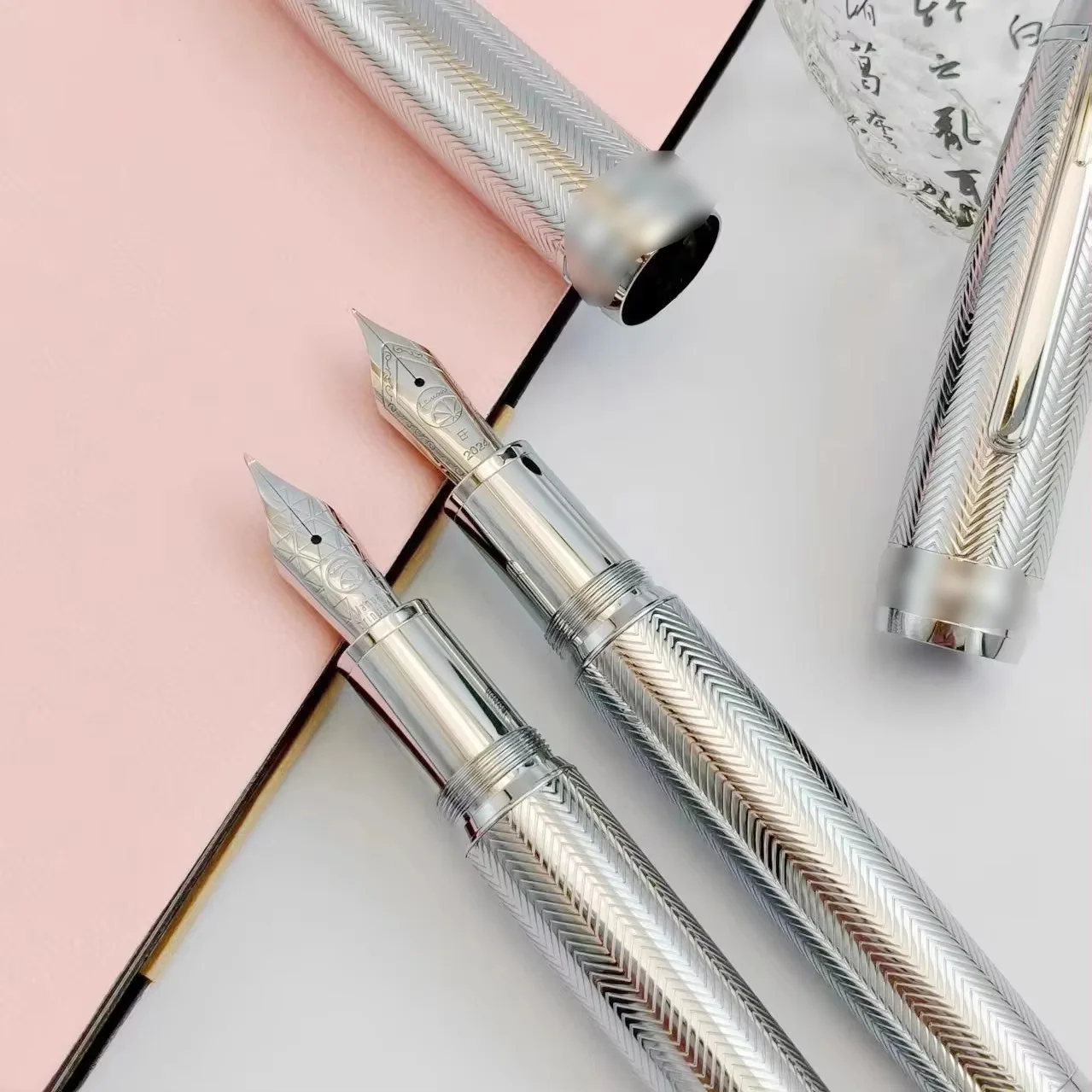 Lemon M8 Metal Piston Ink Calligraphy Fountain Pen Soft Blade Long Knife Business Pen Nib Hand-Polished Writing Stationery Gift
Lemon M8 Metal Piston Ink Calligraphy Fountain Pen Soft Blade Long Knife Business Pen Nib Hand-Polished Writing Stationery Gift
