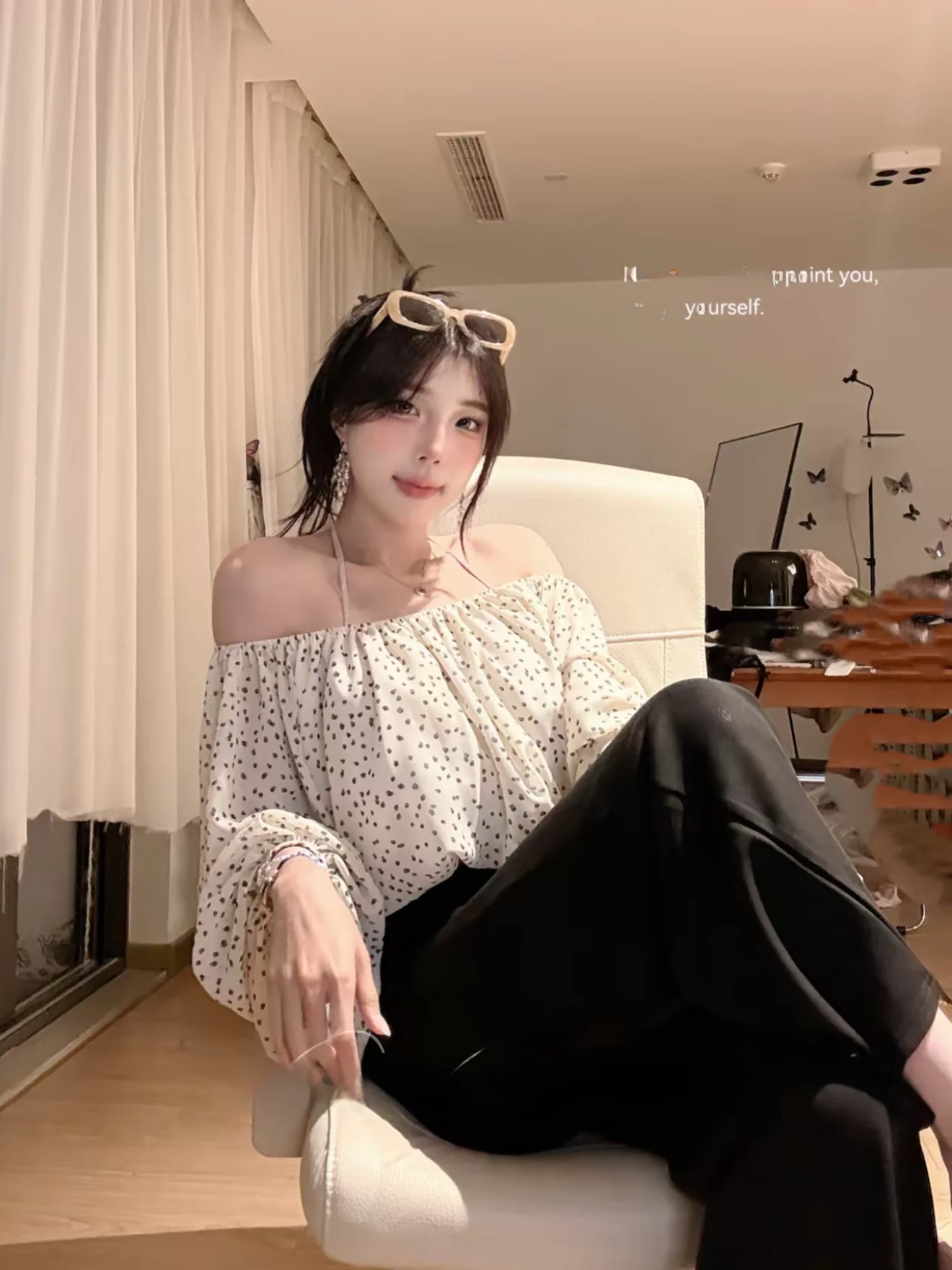 Trendy Korean Style Loose Fit Polka Dot Bubble Sleeve Shoulder Bared Women's Shirt Chic Summer Fashion Spicy Girl One Shoulder
Trendy Korean Style Loose Fit Polka Dot Bubble Sleeve Shoulder Bared Women's Shirt Chic Summer Fashion Spicy Girl One Shoulder