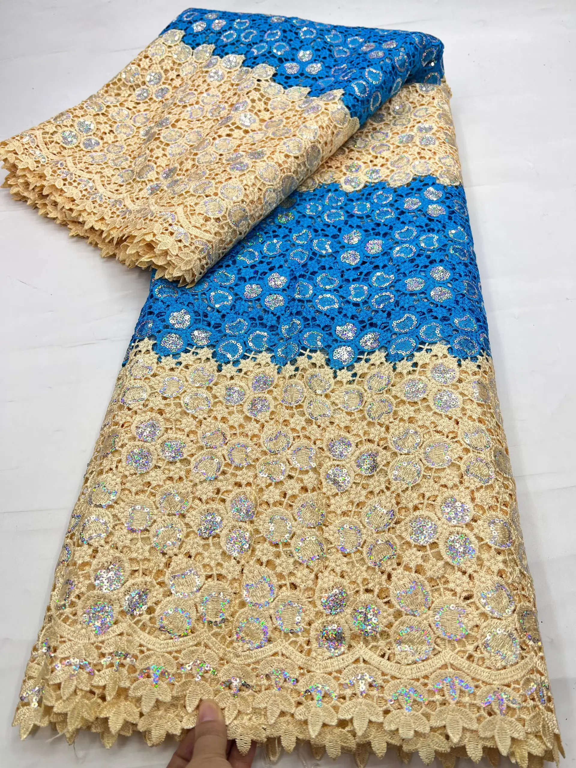 Новейшая двухцветная африканская гипюрная ткань с пайетками, золотисто-синяя, 2026, нигерийская водорастворимая сетчатая кружевная ткань HD26126
Новейшая двухцветная африканская гипюрная ткань с пайетками, золотисто-синяя, 2026, нигерийская водорастворимая сетчатая кружевная ткань HD26126