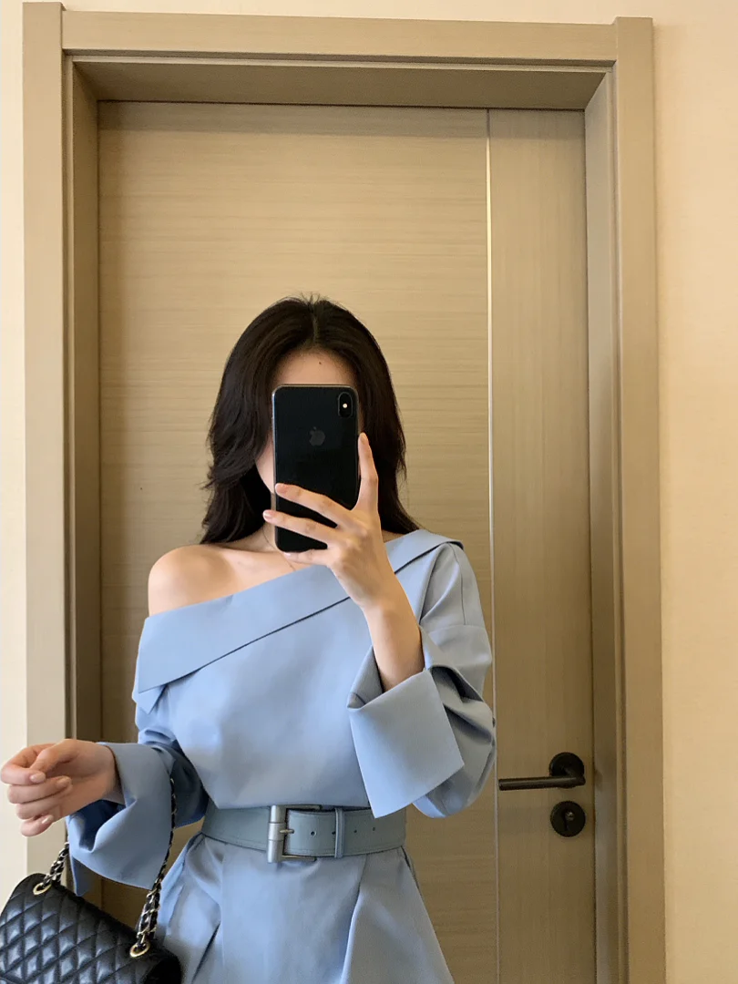 Elegant Slim Fit Women's Shirt Long Sleeve Waist-Cinching Design Shoulder-Grazing Neckline Fashionable Belted Top
Elegant Slim Fit Women's Shirt Long Sleeve Waist-Cinching Design Shoulder-Grazing Neckline Fashionable Belted Top
