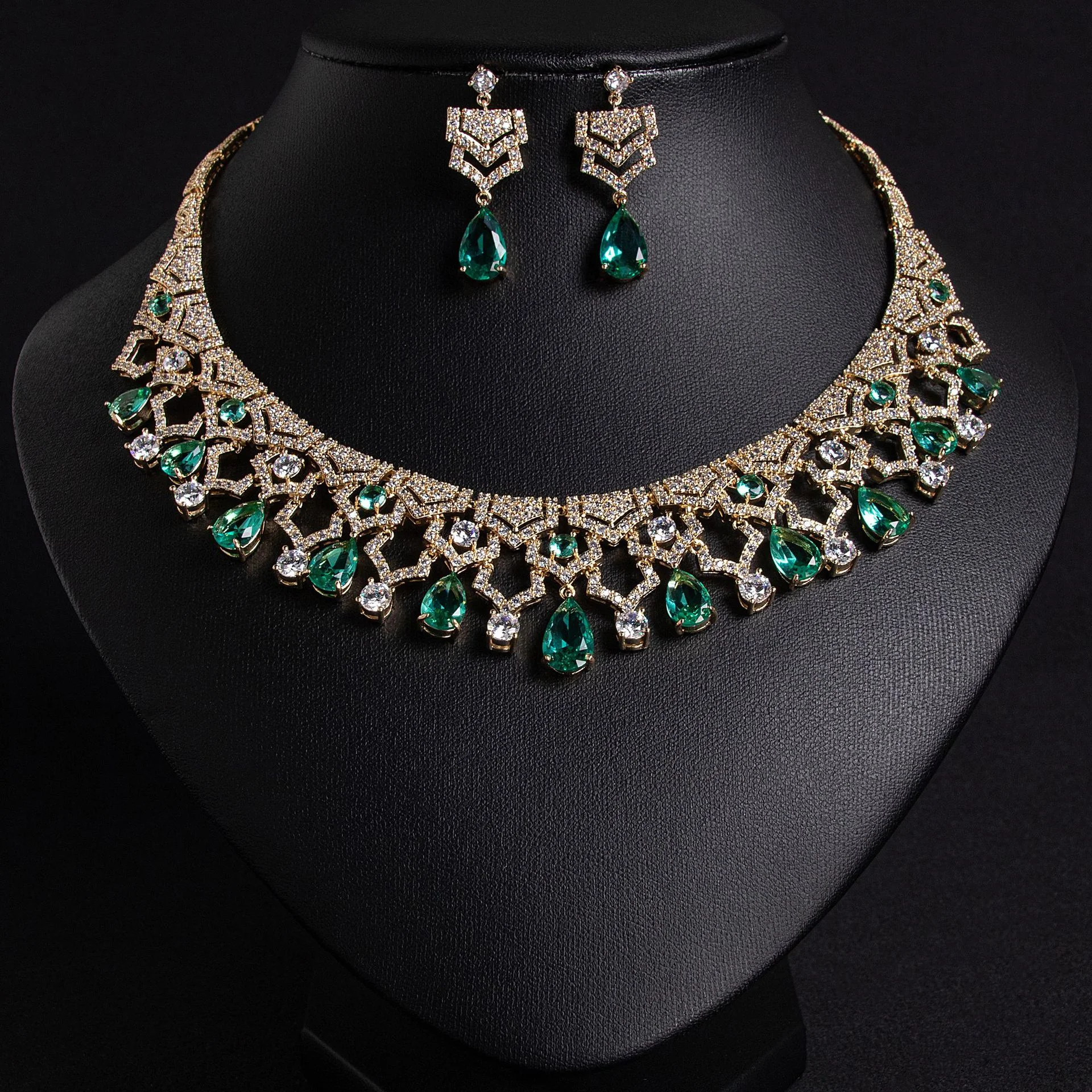 European Style Water Drop Tassel Necklace Earrings Set Heavy-duty High-end Clavicle Chain Retro All-match Dress Jewelry
European Style Water Drop Tassel Necklace Earrings Set Heavy-duty High-end Clavicle Chain Retro All-match Dress Jewelry