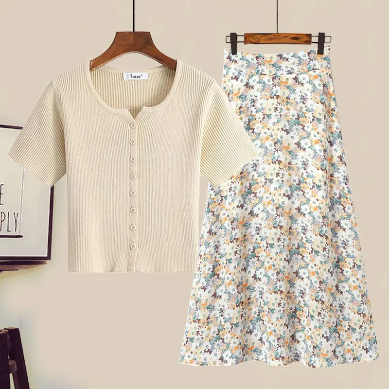 Summer Fashion 2 Piece Sets Women Elegant Short Sleeve T Shirt Floral Printed Long Skirts Two Piece Suit Women Skirt Set Q23
Summer Fashion 2 Piece Sets Women Elegant Short Sleeve T Shirt Floral Printed Long Skirts Two Piece Suit Women Skirt Set Q23