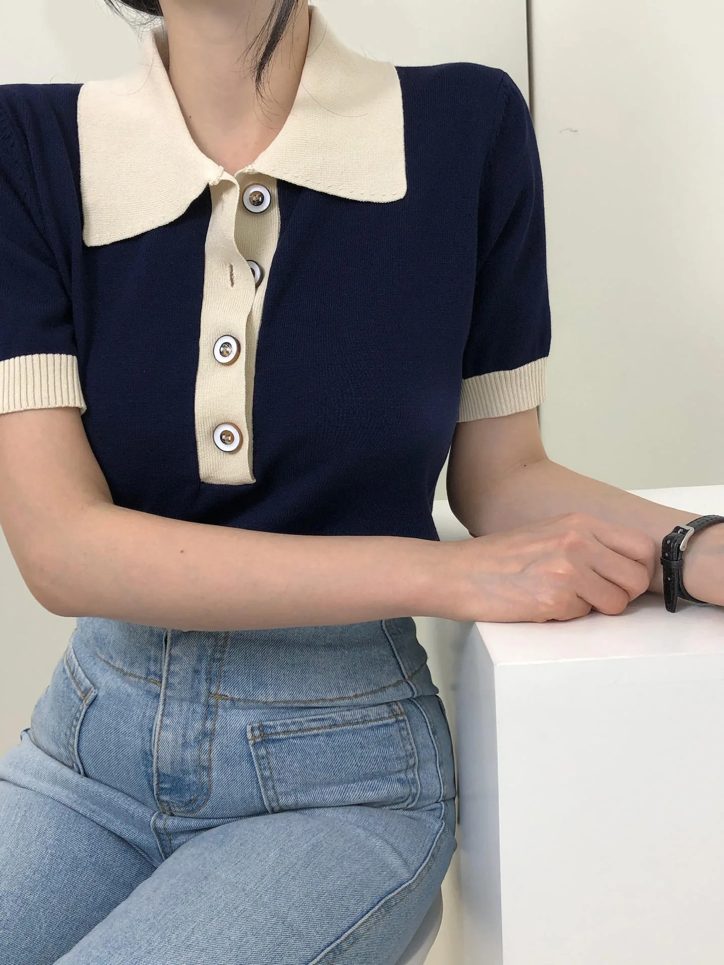 Retro Color Block Slim Fit Women's Neck Short Sleeve Knitted T-Shirt Chic Fashion Design Button up Summer Top
Retro Color Block Slim Fit Women's Neck Short Sleeve Knitted T-Shirt Chic Fashion Design Button up Summer Top