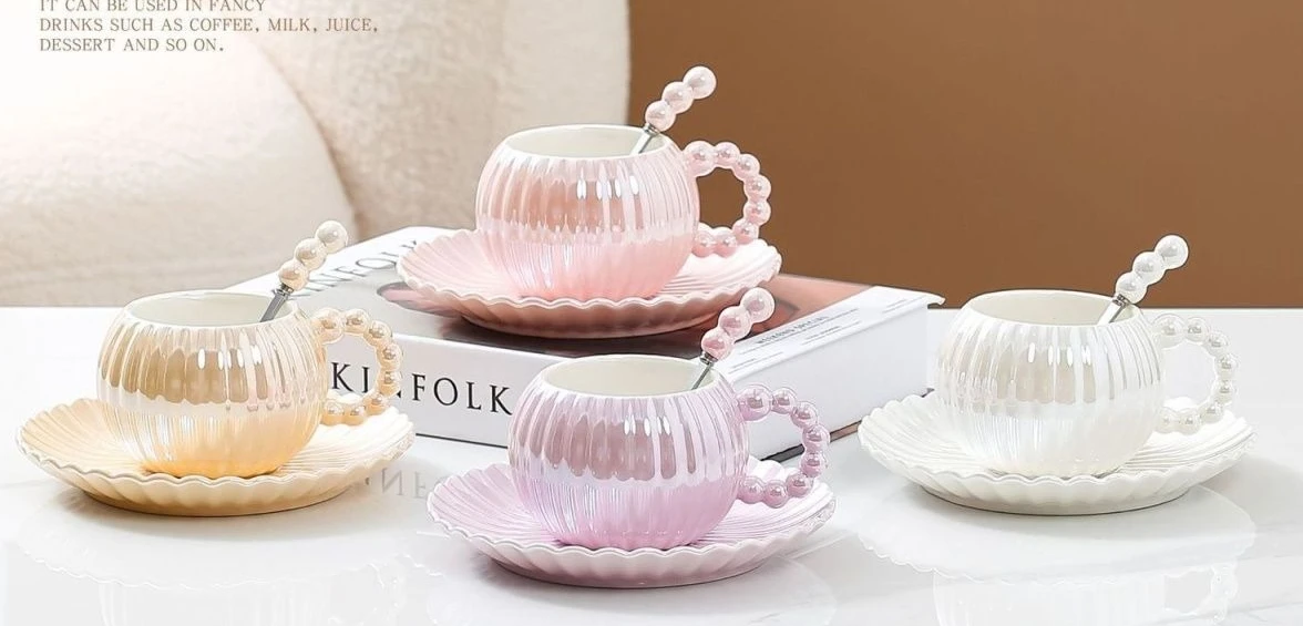 Lightweight luxury high value pearl glaze coffee cup and saucer set European ceramic afternoon tea cup and saucer for home use
Lightweight luxury high value pearl glaze coffee cup and saucer set European ceramic afternoon tea cup and saucer for home use