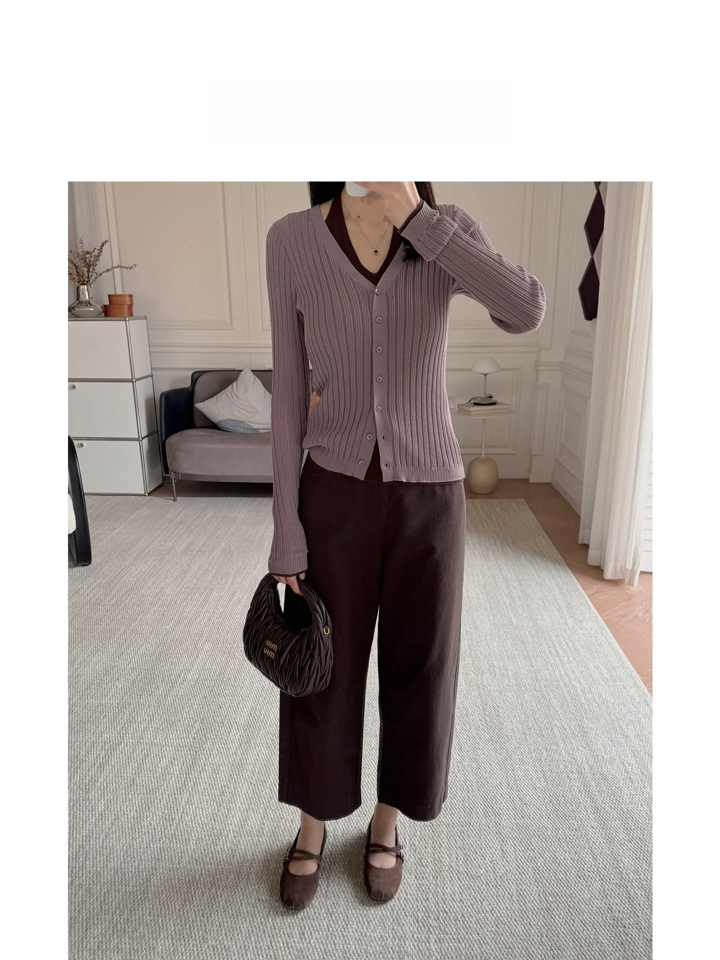 Dry Comfortable Silklike Knitted V-neck Necklace Hanging Two-piece Fake Silk Women's Long Sleeve Cotton Knitted Top
Dry Comfortable Silklike Knitted V-neck Necklace Hanging Two-piece Fake Silk Women's Long Sleeve Cotton Knitted Top