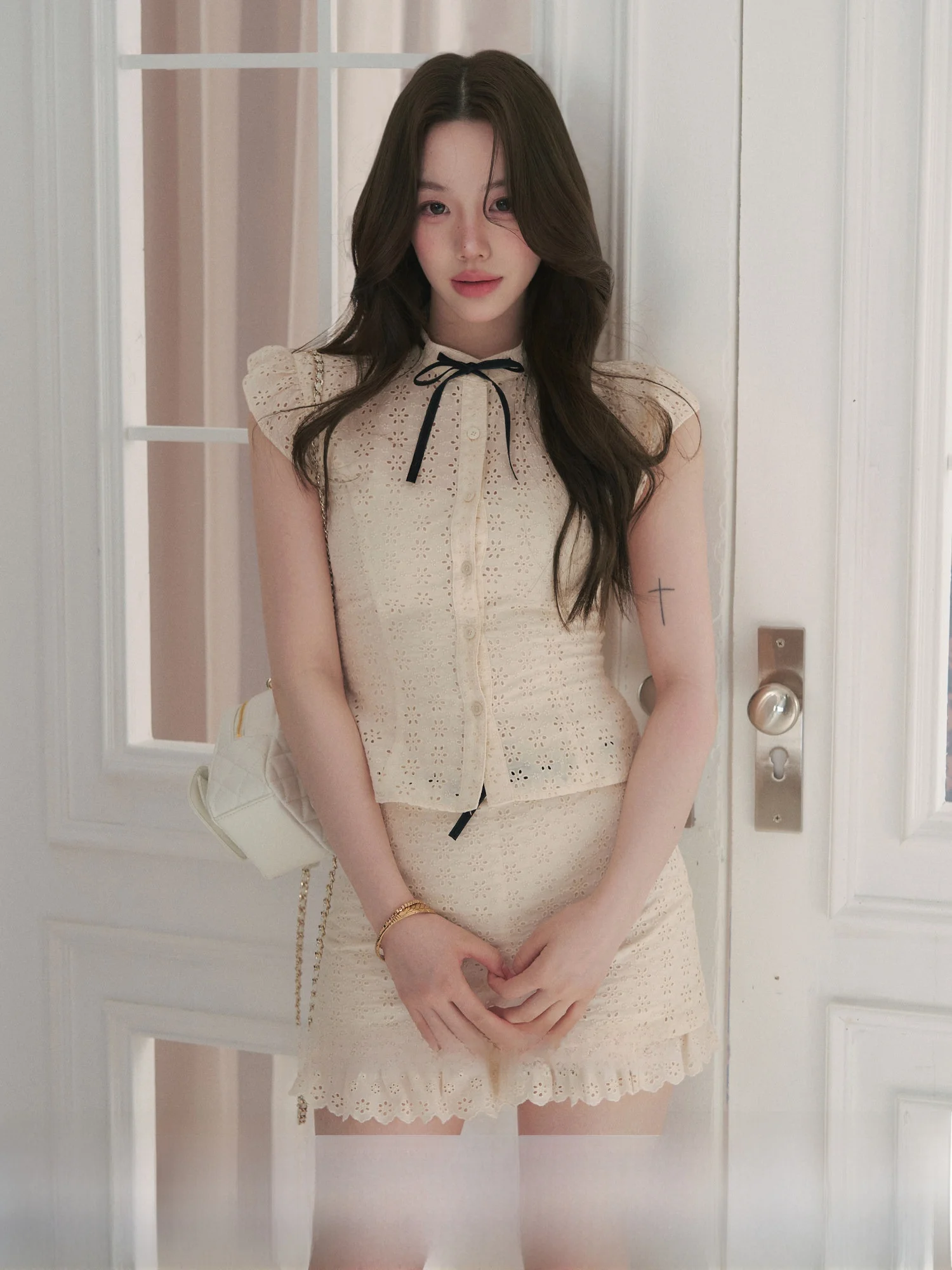 Elegant Korean Style Pure Cotton Embroidered Hollow out Waist-Cinching Fly Sleeve Set Spring Fashion Casual Wear for Women
Elegant Korean Style Pure Cotton Embroidered Hollow out Waist-Cinching Fly Sleeve Set Spring Fashion Casual Wear for Women