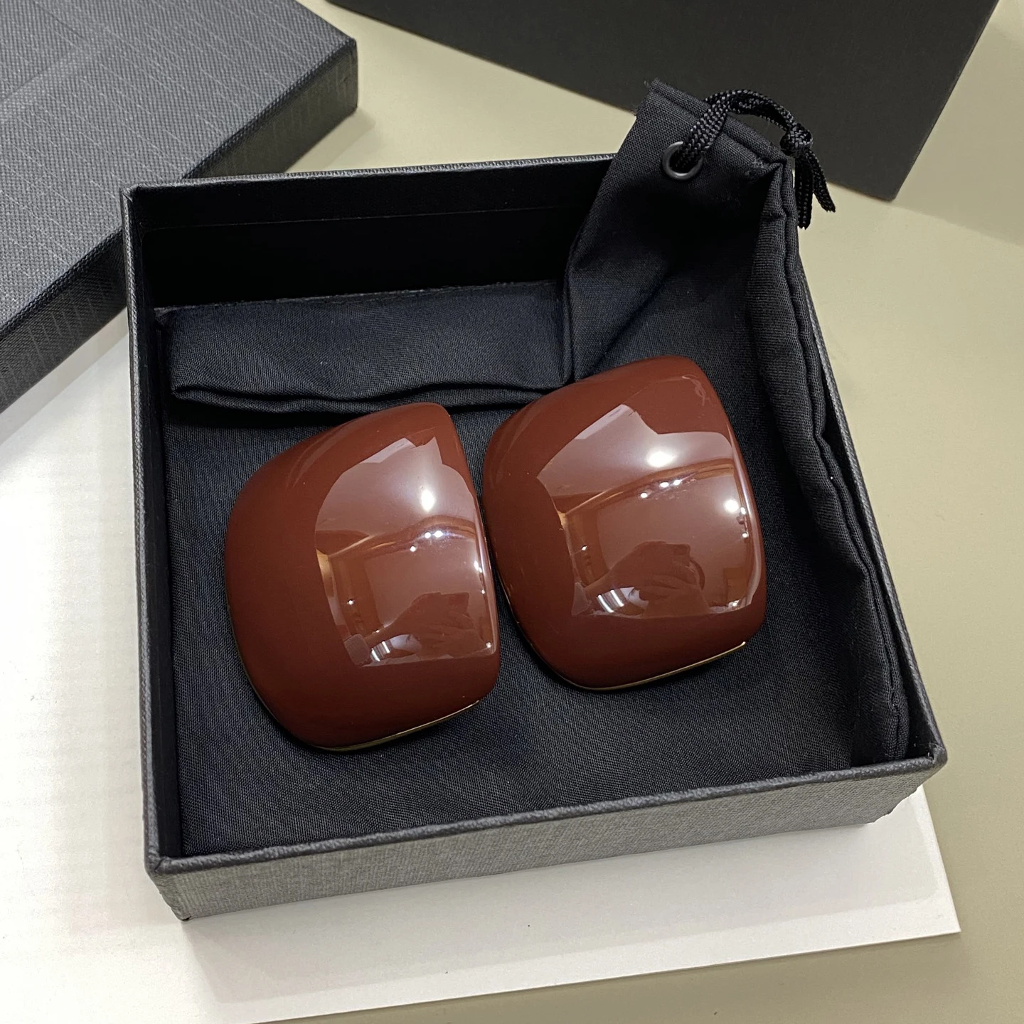 Модные геометрические квадратные акриловые серьги высшего качества, роскошные зажимы для ушей, женские брендовые дизайнерские ювелирные изделия, тренд
Модные геометрические квадратные акриловые серьги высшего качества, роскошные зажимы для ушей, женские брендовые дизайнерские ювелирные изделия, тренд