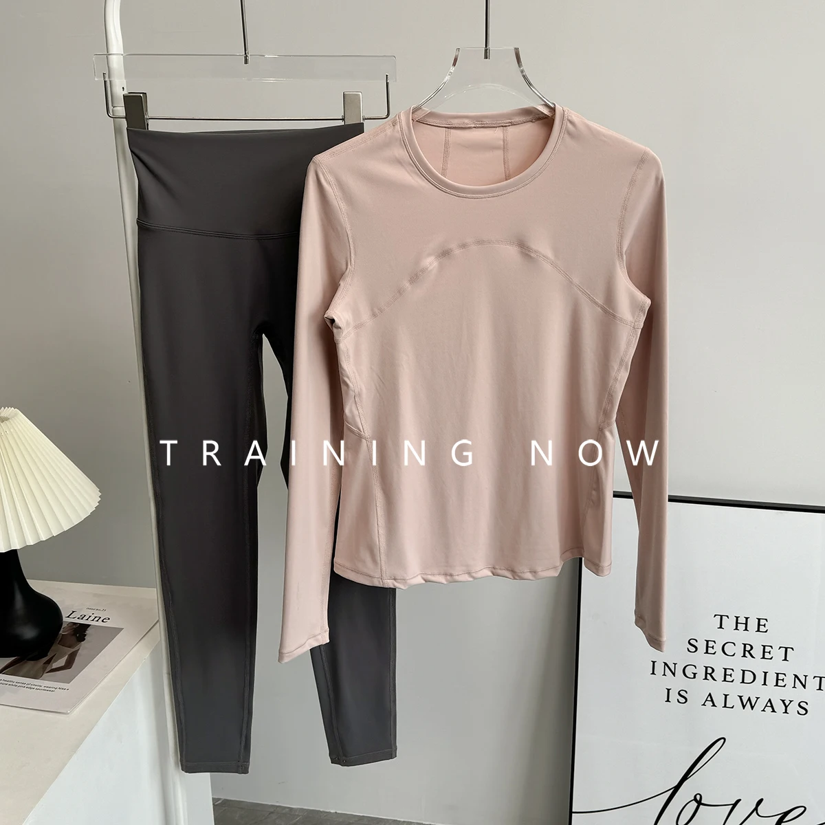 Yoga suit women's high-quality Pilates training fitness suit professional outdoor morning jogging suit autumn sports long
Yoga suit women's high-quality Pilates training fitness suit professional outdoor morning jogging suit autumn sports long