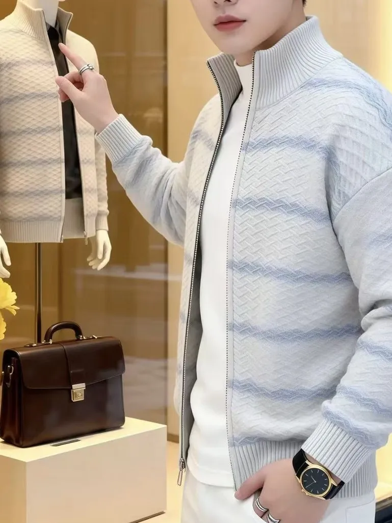 Мужской свитер с ромбовидным узором, высококачественный трикотаж, повседневный стиль, осень-зима, на молнии, свободный крой, мягкий, из смеси полиэстера и нейлона
Мужской свитер с ромбовидным узором, высококачественный трикотаж, повседневный стиль, осень-зима, на молнии, свободный крой, мягкий, из смеси полиэстера и нейлона