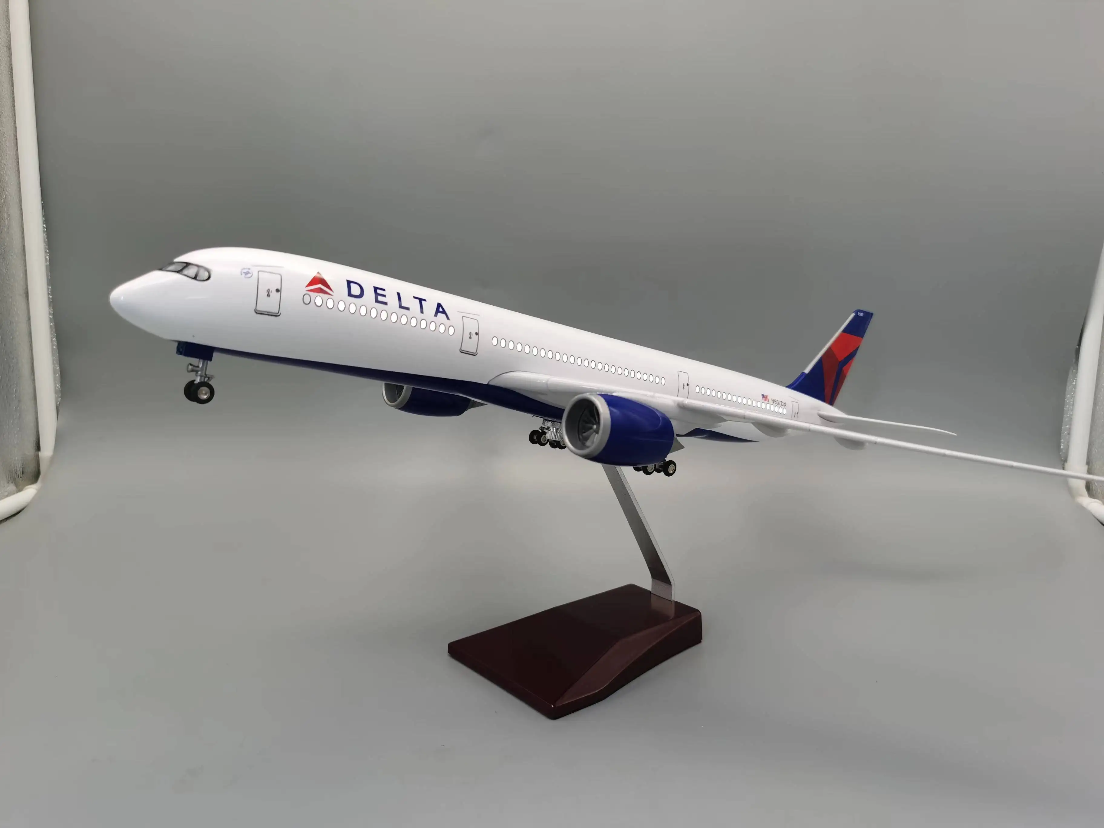 Delta A350 Aircraft Model 1/142 Scale Model Plane 47CM 350 Diecast Aircraft Model Kit Large Resin Model Plane Display Collectibl
Delta A350 Aircraft Model 1/142 Scale Model Plane 47CM 350 Diecast Aircraft Model Kit Large Resin Model Plane Display Collectibl