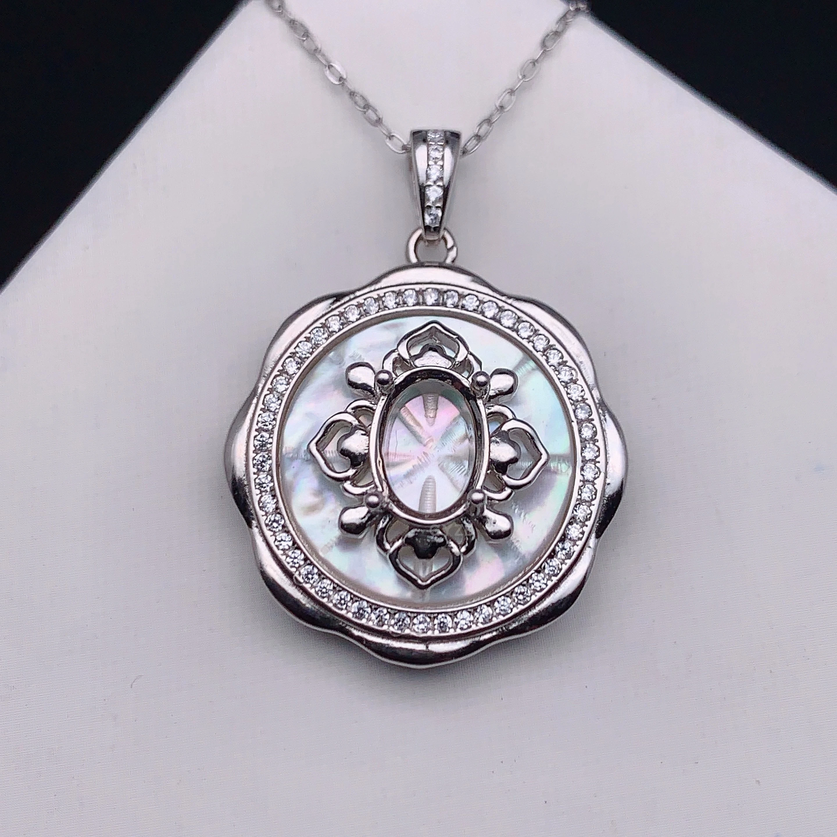 MeiBaPJ Inlay Oval 6*8mm S925 Sterling Silver DIY Pendant Setting Mother of Pearl Women Fine Wedding Charm Jewelry Free Delivery
MeiBaPJ Inlay Oval 6*8mm S925 Sterling Silver DIY Pendant Setting Mother of Pearl Women Fine Wedding Charm Jewelry Free Delivery