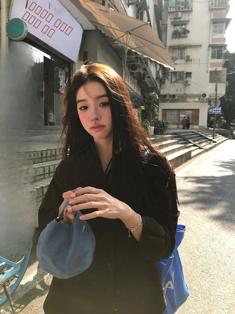 Sinbounboun Hong Kong Sle Corduroy irt Vintage Collar Single Button Loose Fit Women's Spring Faion Breathable
Sinbounboun Hong Kong Sle Corduroy irt Vintage Collar Single Button Loose Fit Women's Spring Faion Breathable