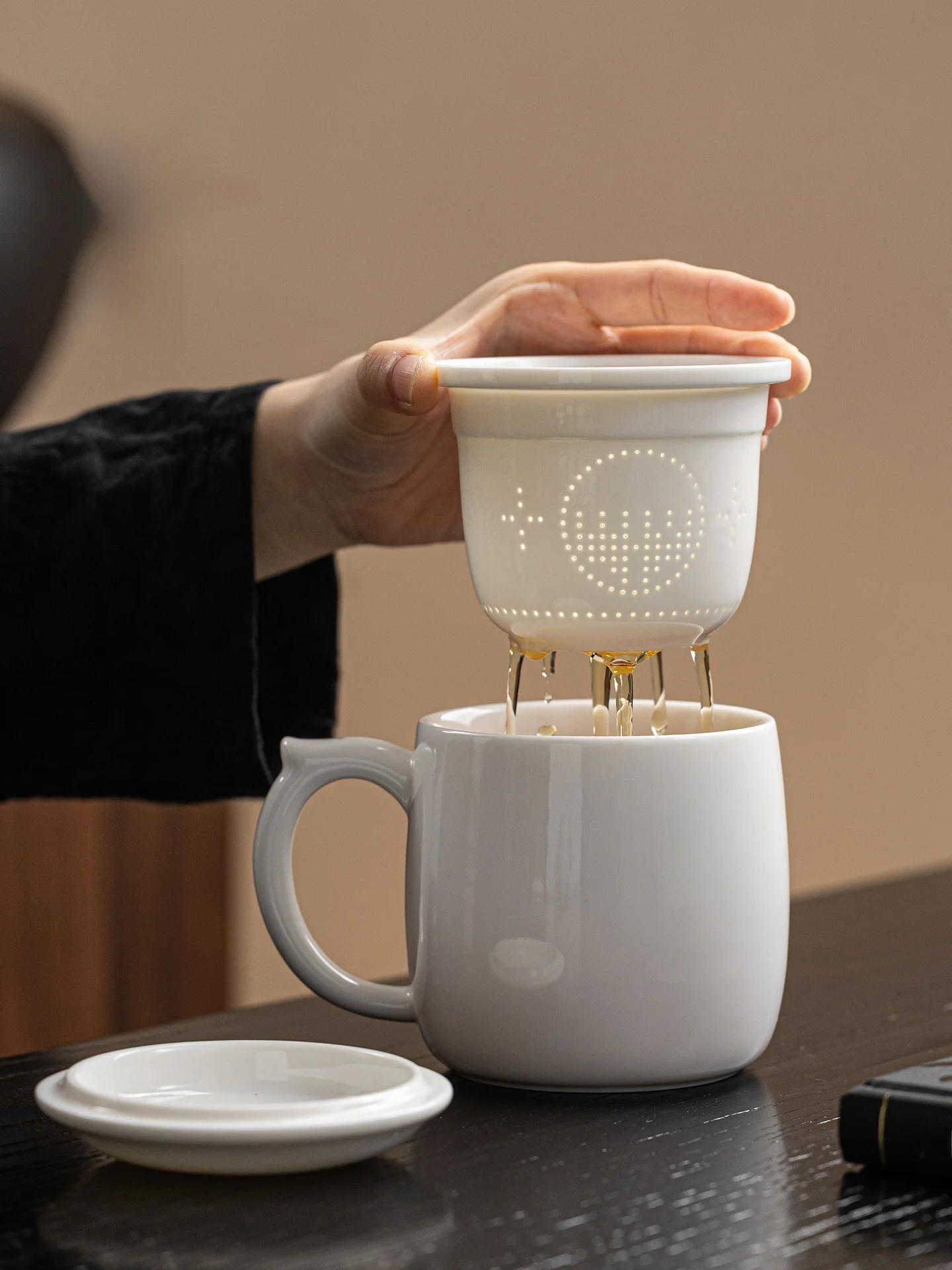 Xiji Yangliyu Porcelain Office Tea Cup with Lid Tea Water Separation Personal Specialty Cup for Brewing Tea Chinese Style
Xiji Yangliyu Porcelain Office Tea Cup with Lid Tea Water Separation Personal Specialty Cup for Brewing Tea Chinese Style