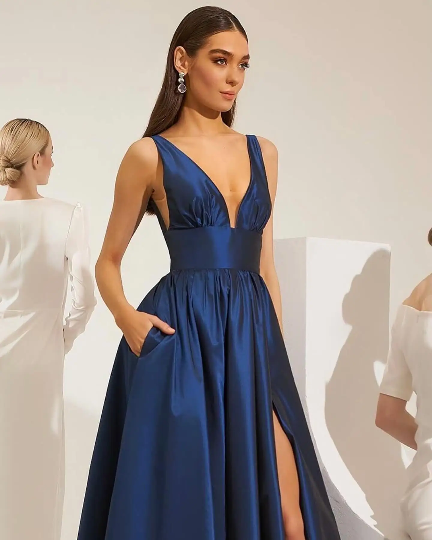 Customized Temperament V-Neck Spaghetti Straps Spaghetti Straps Graceful Pockets Pleats Blue Vestido De Festa Vestido
Customized Temperament V-Neck Spaghetti Straps Spaghetti Straps Graceful Pockets Pleats Blue Vestido De Festa Vestido