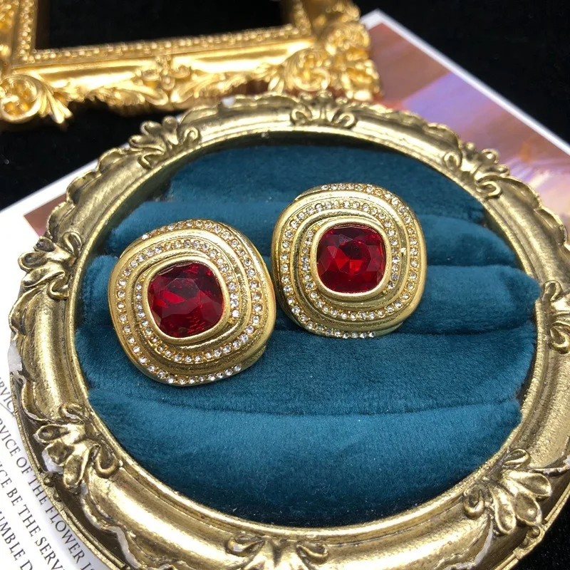 French Hong Kong Style Jewelry, Colored Gemstones Studded with Diamond Stud Earrings, Geometric Modeling, Niche Design, Versatil
French Hong Kong Style Jewelry, Colored Gemstones Studded with Diamond Stud Earrings, Geometric Modeling, Niche Design, Versatil