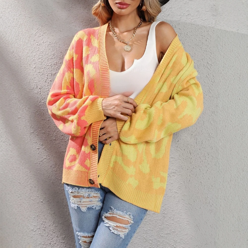 Женский лоскутный свитер с принтом и длинным рукавом, повседневный свитер на пуговицах спереди, модный осенне-зимний повседневный молодежный стиль
Женский лоскутный свитер с принтом и длинным рукавом, повседневный свитер на пуговицах спереди, модный осенне-зимний повседневный молодежный стиль