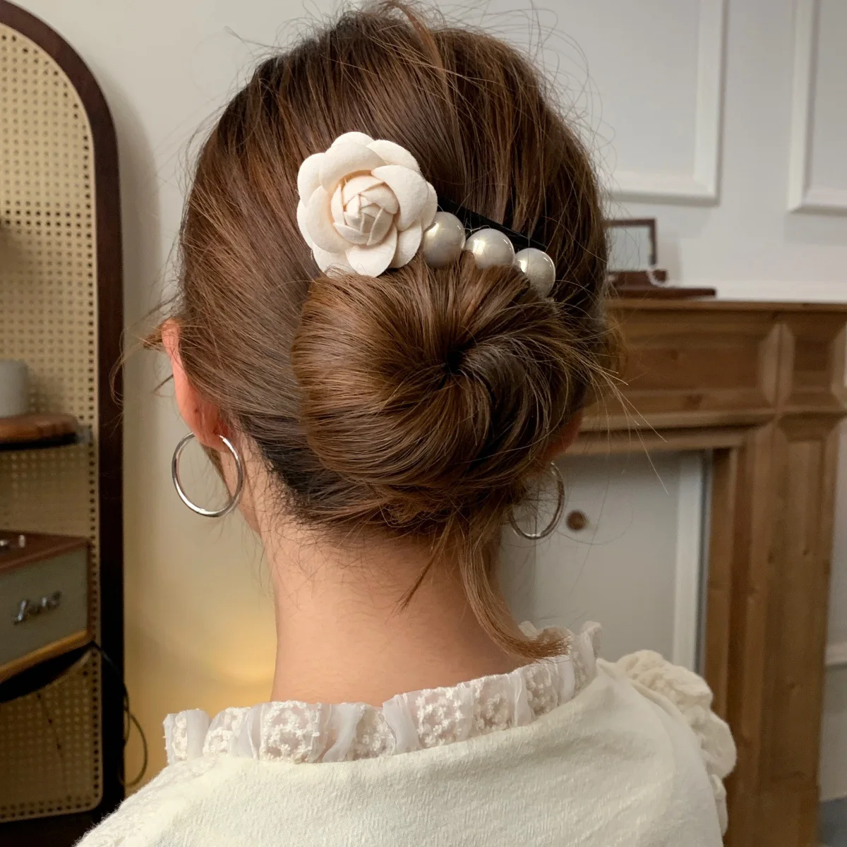 French Style Hairclips Premium Pearl Camellia Hair Comb Solid Color Floral Inverted Insert Hair Claw Side Clip Hair Claw Clip
French Style Hairclips Premium Pearl Camellia Hair Comb Solid Color Floral Inverted Insert Hair Claw Side Clip Hair Claw Clip