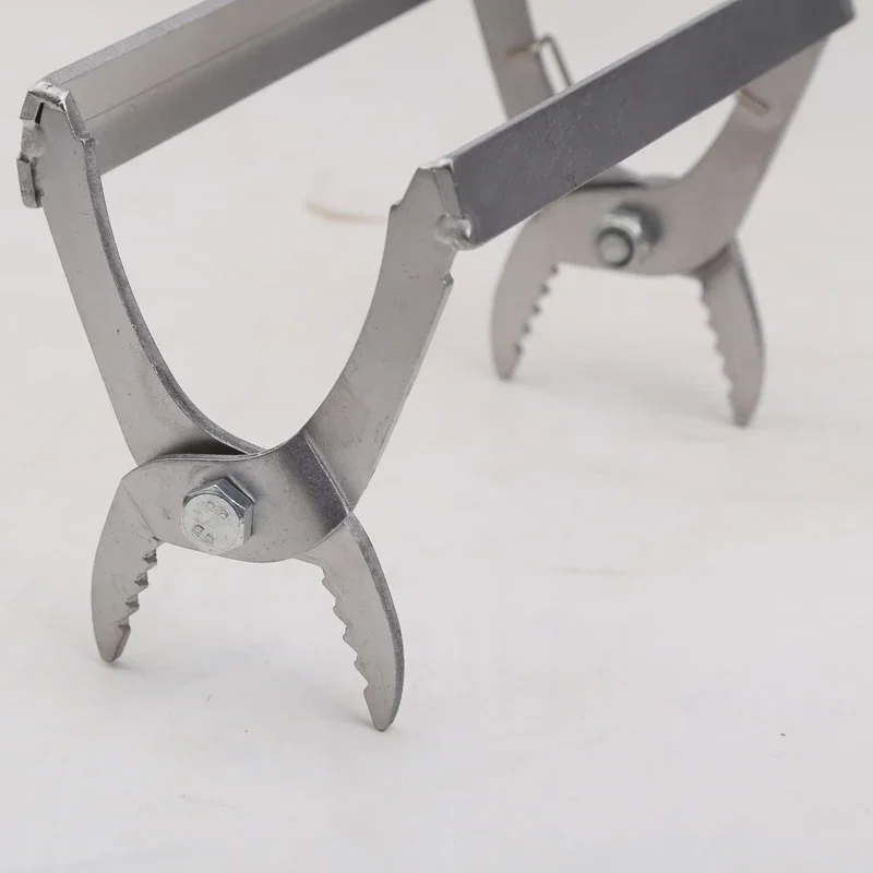 1PCS stainless steel with nest frame clamp bee spleen clip with knife transition with bee special nest base apiculture tools
1PCS stainless steel with nest frame clamp bee spleen clip with knife transition with bee special nest base apiculture tools