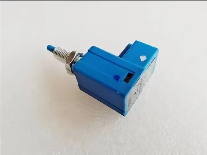 Geely Emgrand GS GL Brake Light Switch Stop Lamp Switch to 2016-2019 Model
Geely Emgrand GS GL Brake Light Switch Stop Lamp Switch to 2016-2019 Model