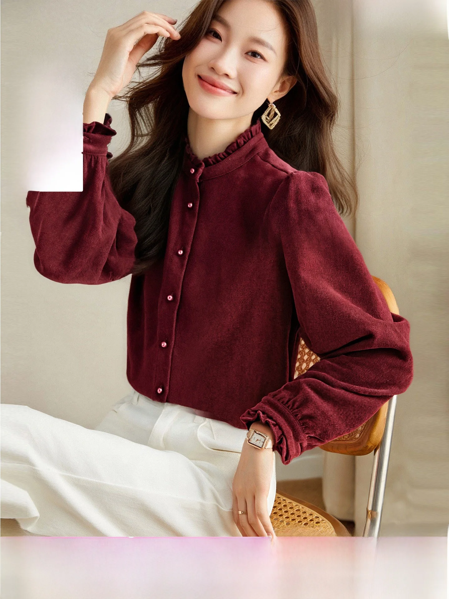 Retro Red Stand Collar Bubble Sleeve Shirt Women's Fashion Spring New Style Gathered Hemline Casual Polyester Fiber Shirt
Retro Red Stand Collar Bubble Sleeve Shirt Women's Fashion Spring New Style Gathered Hemline Casual Polyester Fiber Shirt