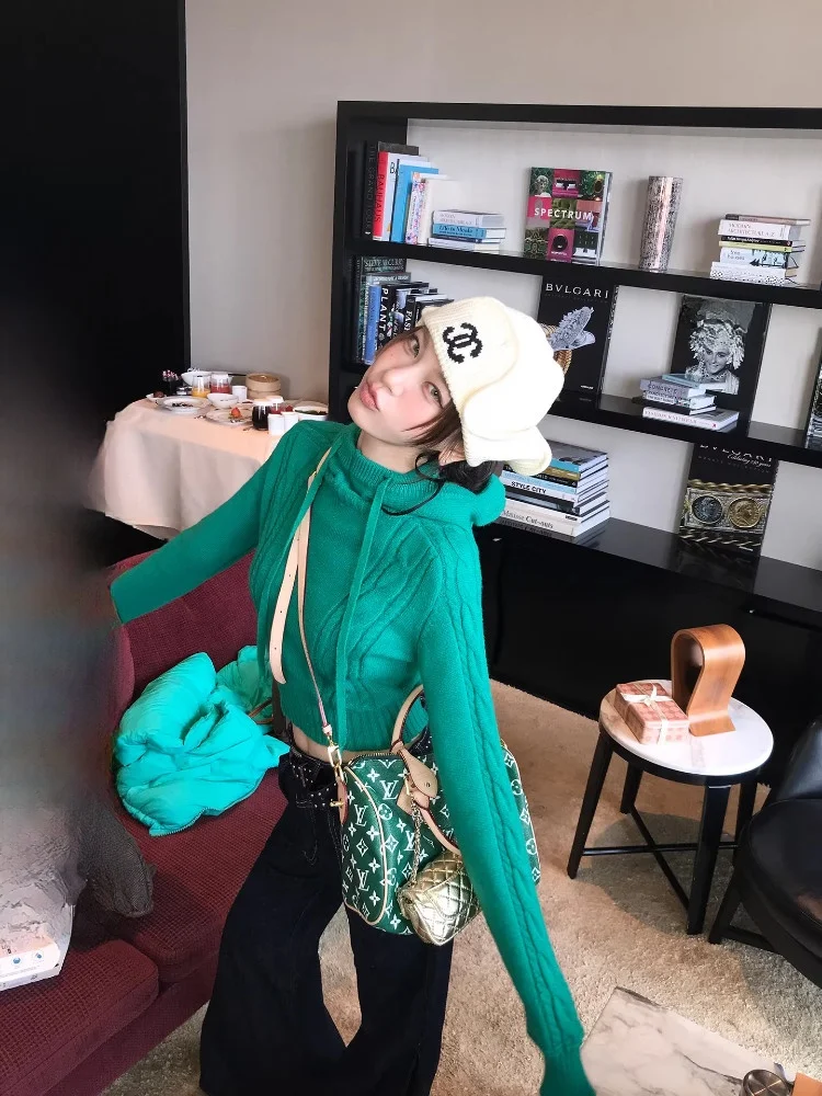 DULA Good Home Dublin Autumn een свитер с капюшоном, женский осенне-зимний тонкий топ, удобный дышащий модный свитер
DULA Good Home Dublin Autumn een свитер с капюшоном, женский осенне-зимний тонкий топ, удобный дышащий модный свитер