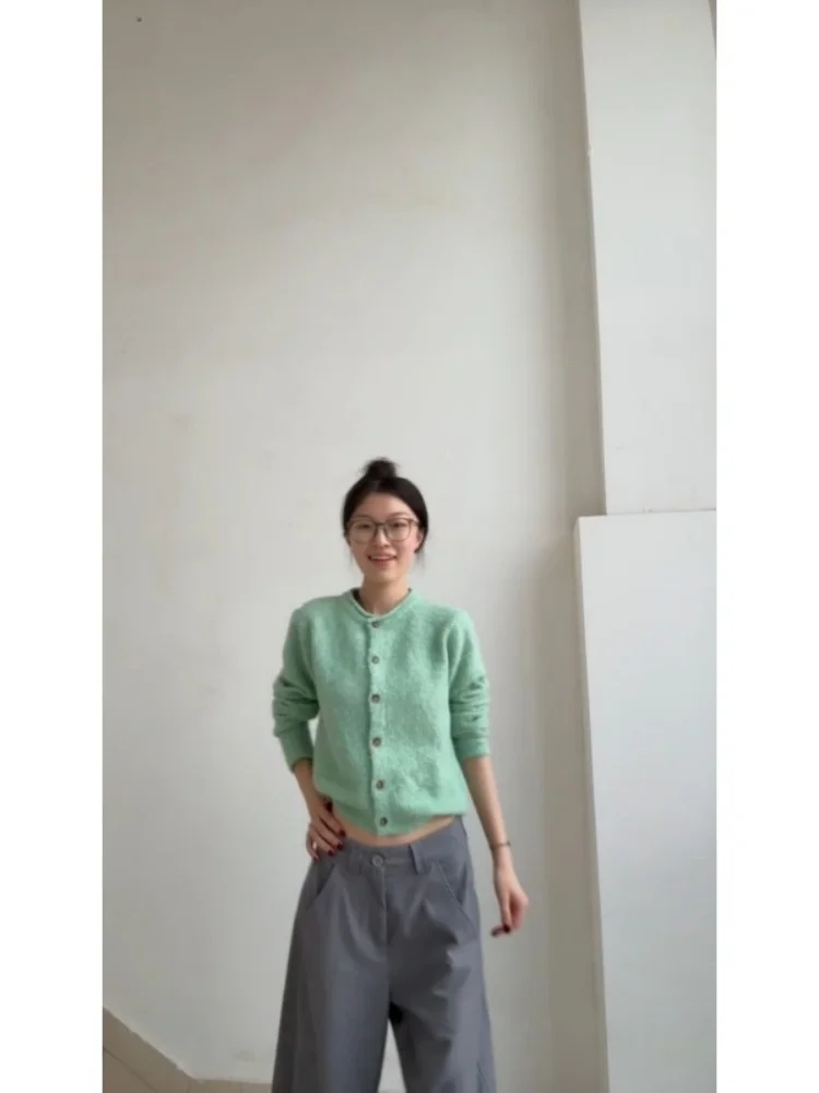 Корейский вязаный кардиган в стиле оверсайз, модный женский свитер, красивый зимний повседневный топ с круглым вырезом и длинными рукавами
Корейский вязаный кардиган в стиле оверсайз, модный женский свитер, красивый зимний повседневный топ с круглым вырезом и длинными рукавами