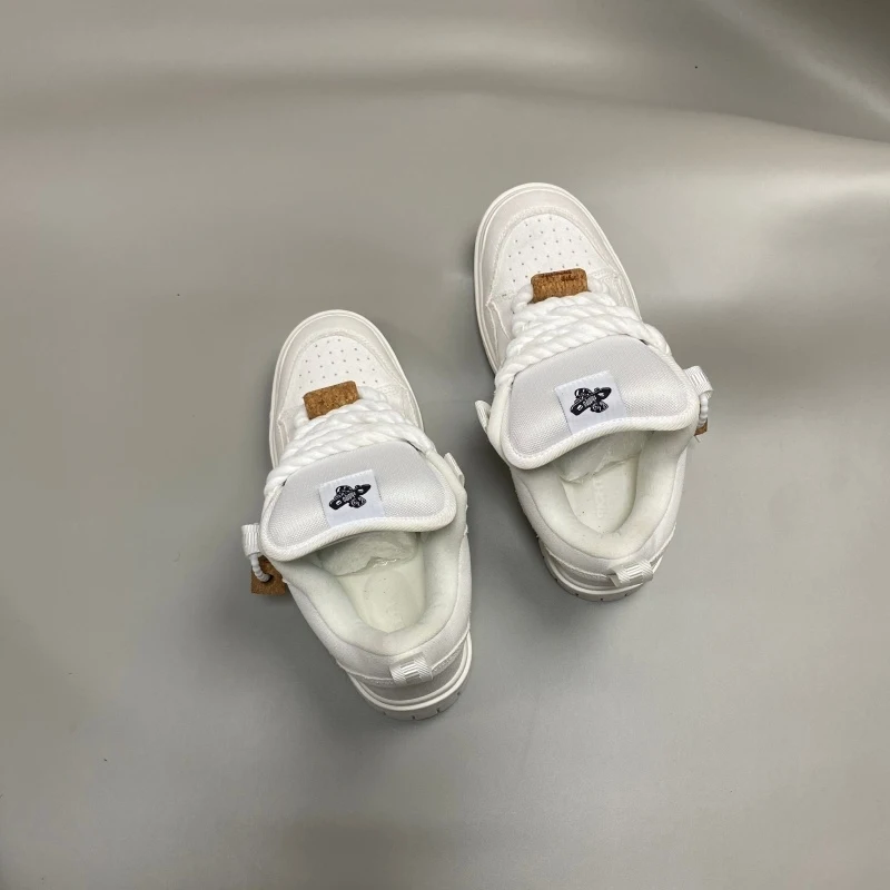 Full white thick rope shoelaces, bread shoes, niche thick soled casual board shoes, extremely simple and versatile, trendy white
Full white thick rope shoelaces, bread shoes, niche thick soled casual board shoes, extremely simple and versatile, trendy white