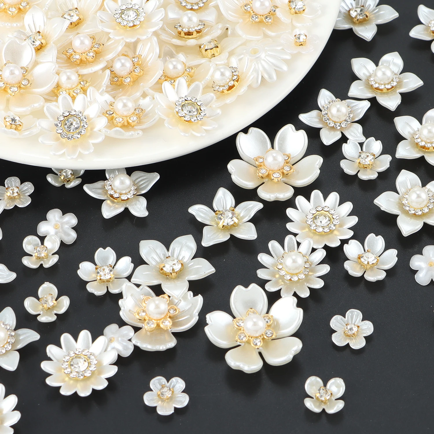 New 50pcs Oversized Gold Background with Diamond Pearl Flowers, DIY Earrings, Necklaces, Headwear, Jewelry Making Crafts
New 50pcs Oversized Gold Background with Diamond Pearl Flowers, DIY Earrings, Necklaces, Headwear, Jewelry Making Crafts